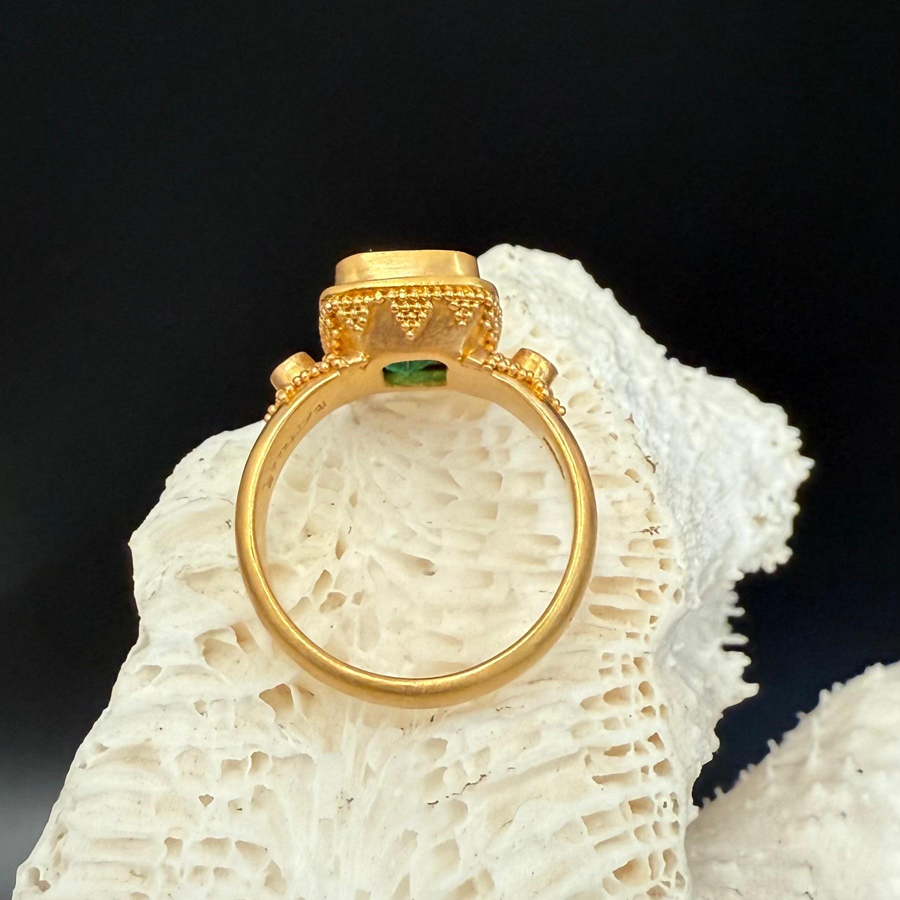 Steven Battelle 22 Karat Goldring mit 3,6 Karat Smaragd und Diamanten im Angebot 6