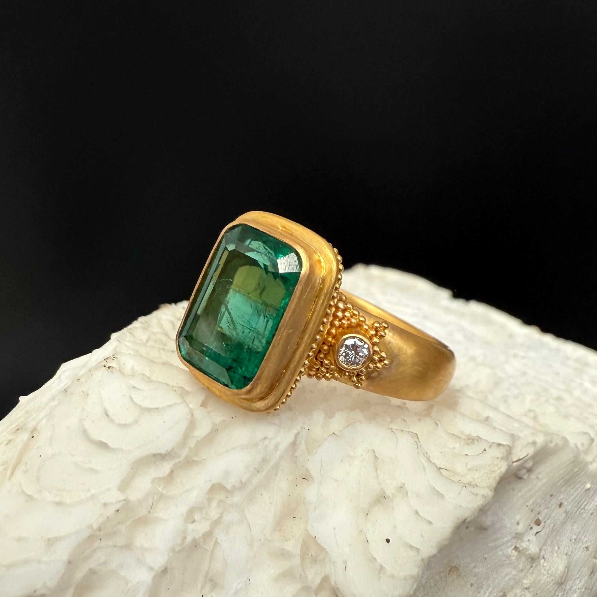 Steven Battelle 22 Karat Goldring mit 3,6 Karat Smaragd und Diamanten im Angebot 7