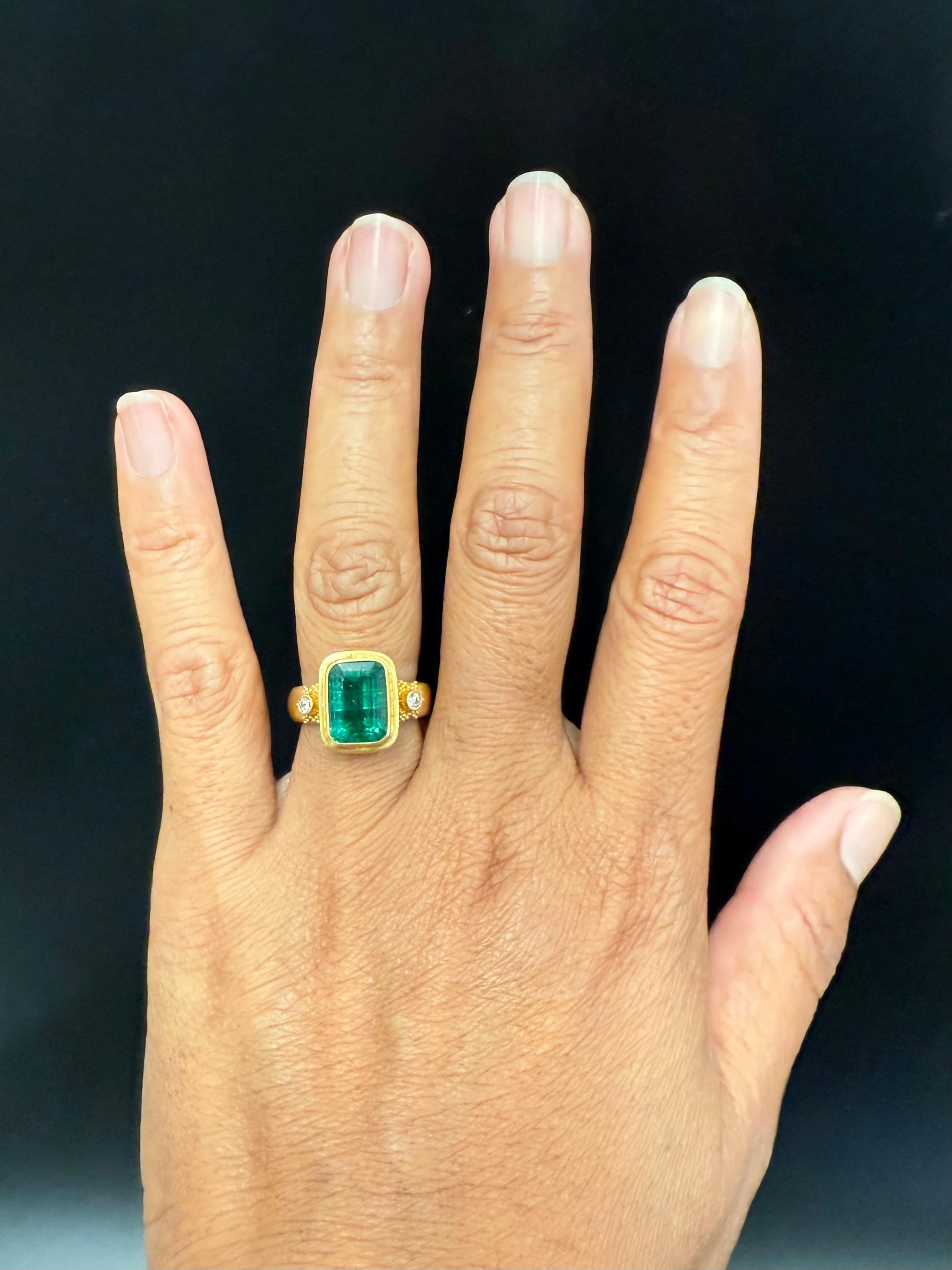 Steven Battelle 22 Karat Goldring mit 3,6 Karat Smaragd und Diamanten im Angebot 9