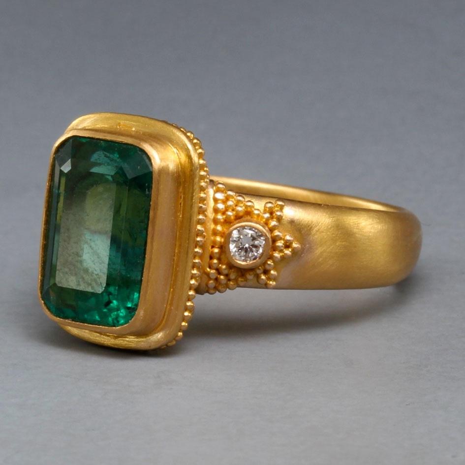 Steven Battelle 22 Karat Goldring mit 3,6 Karat Smaragd und Diamanten im Zustand „Neu“ im Angebot in Soquel, CA
