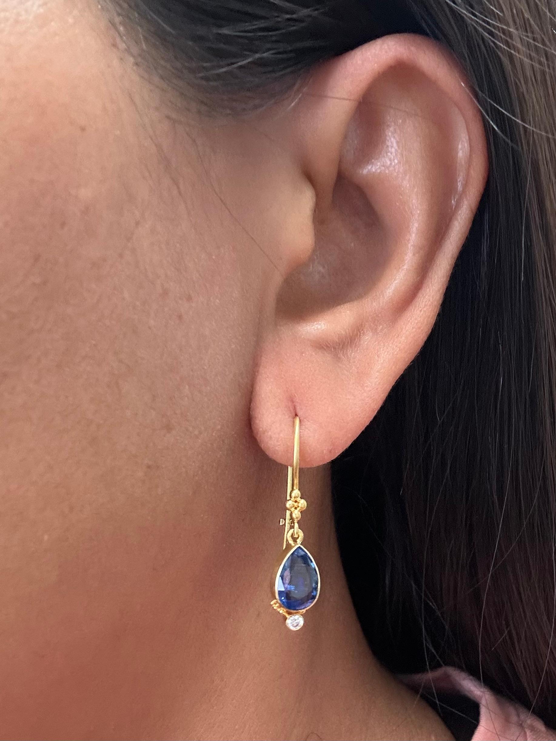 Steven Battelle 3.6 Carats Kyanite Diamond 18K Gold Wire Earrings In New Condition For Sale In Soquel, CA