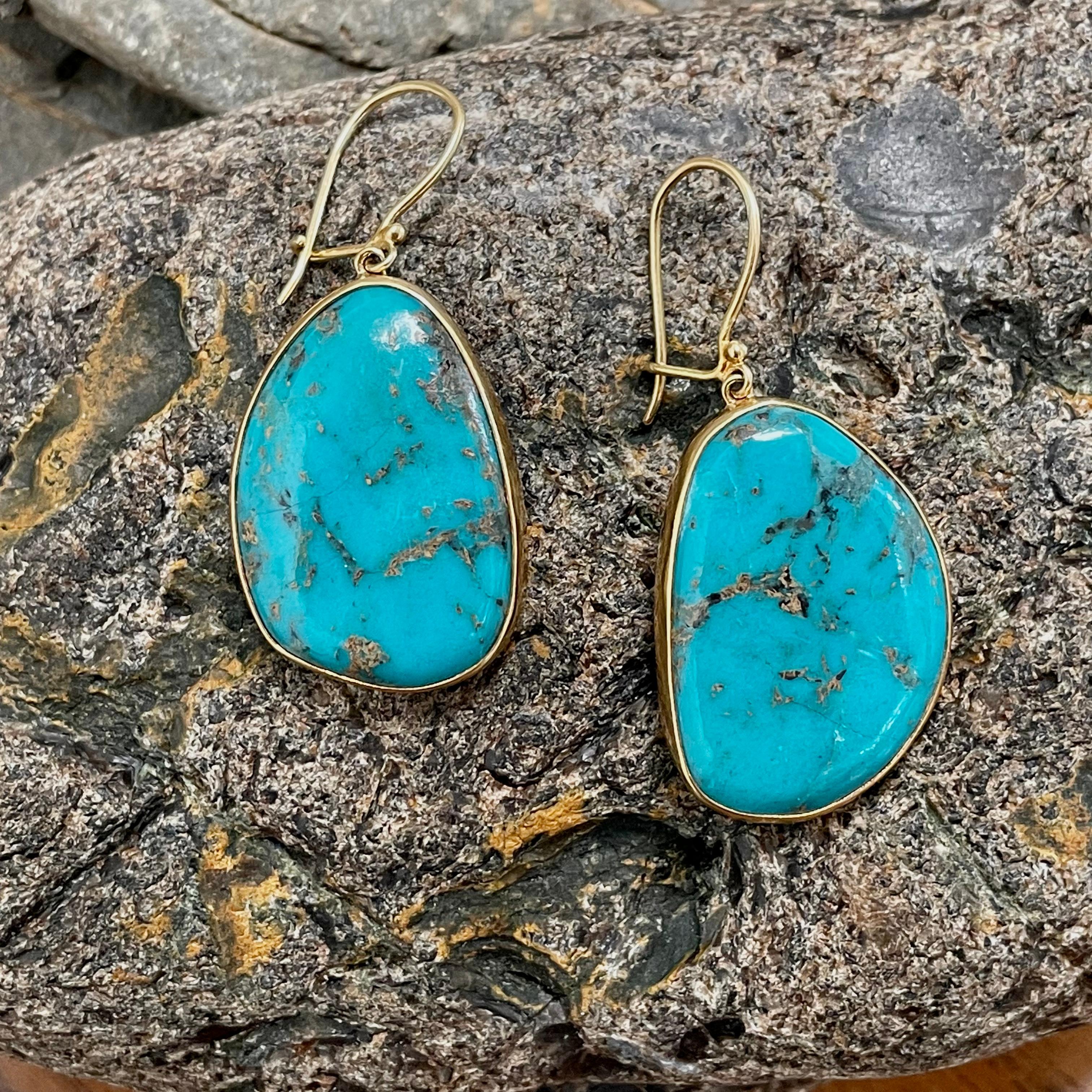 Mixed Cut Steven Battelle 36.8 Carats Turquoise 18K Gold Wire Earrings