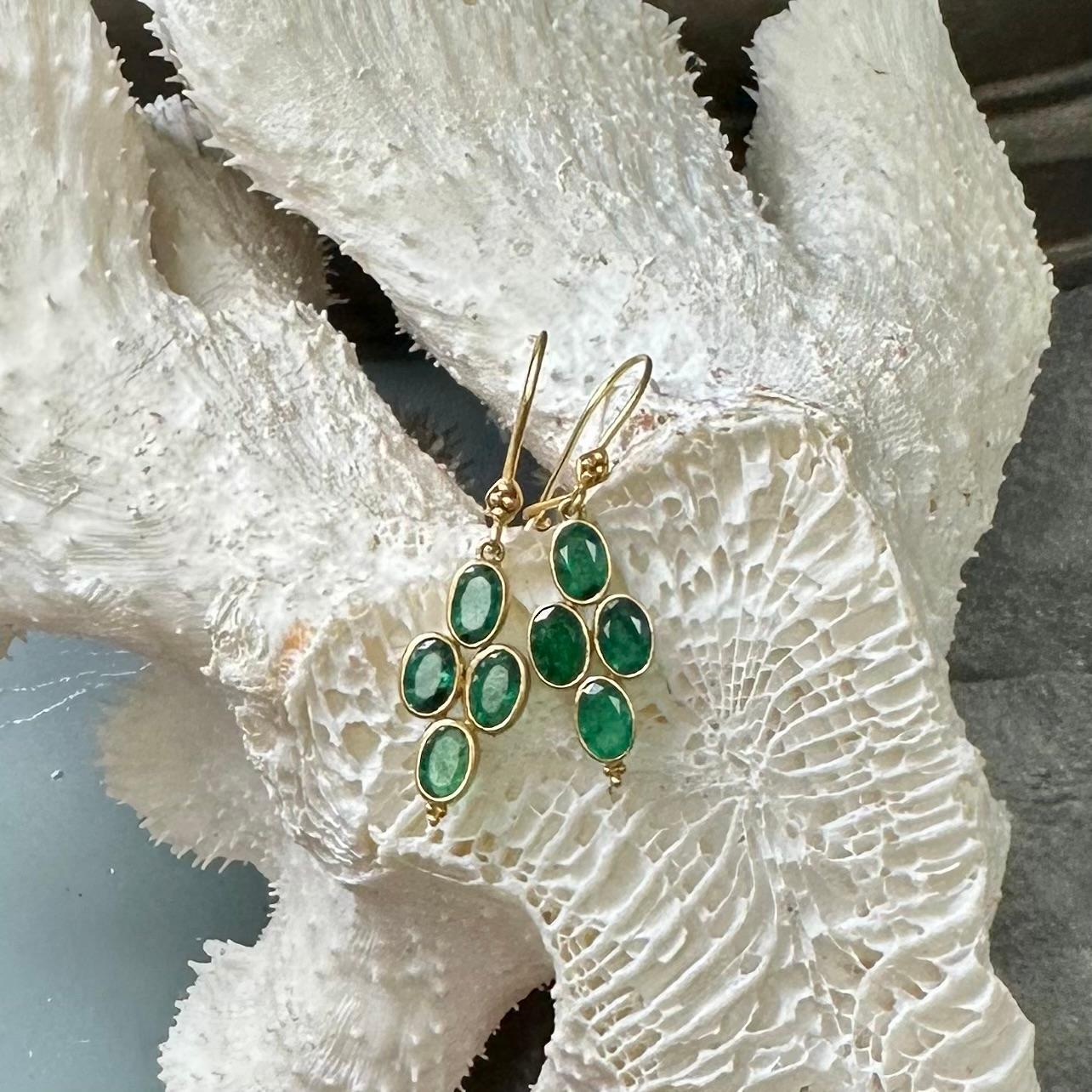 Contemporary Steven Battelle 3.7 Carats Emeralds 18K Gold Wire Earrings  For Sale