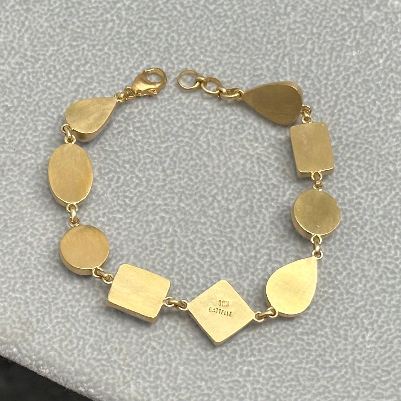 Steven Battelle Bracelet en or 18 carats avec cabochon de pierre de lune arc-en-ciel de 37.3 carats en vente 2