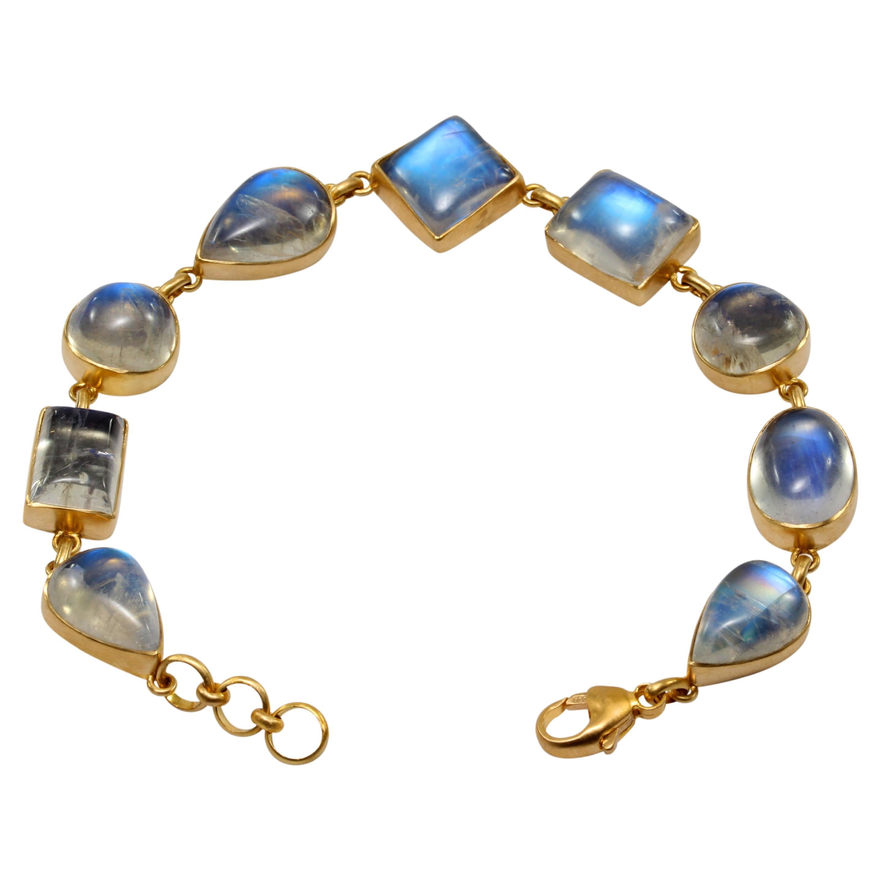 Steven Battelle 37.3 Carats Cabochon Rainbow Moonstone 18k Gold Bracelet For Sale
