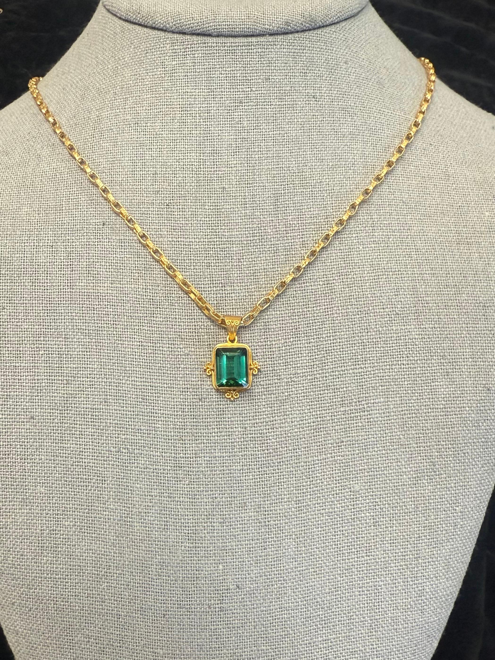 Ciondolo in oro 18K con tormalina verde da 3,8 carati di Steven Battelle in vendita 7