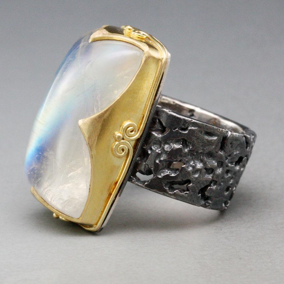 Steven Battelle 38.8 Carats Rainbow Moonstone Cabochon Gold Silver Ring For Sale 4