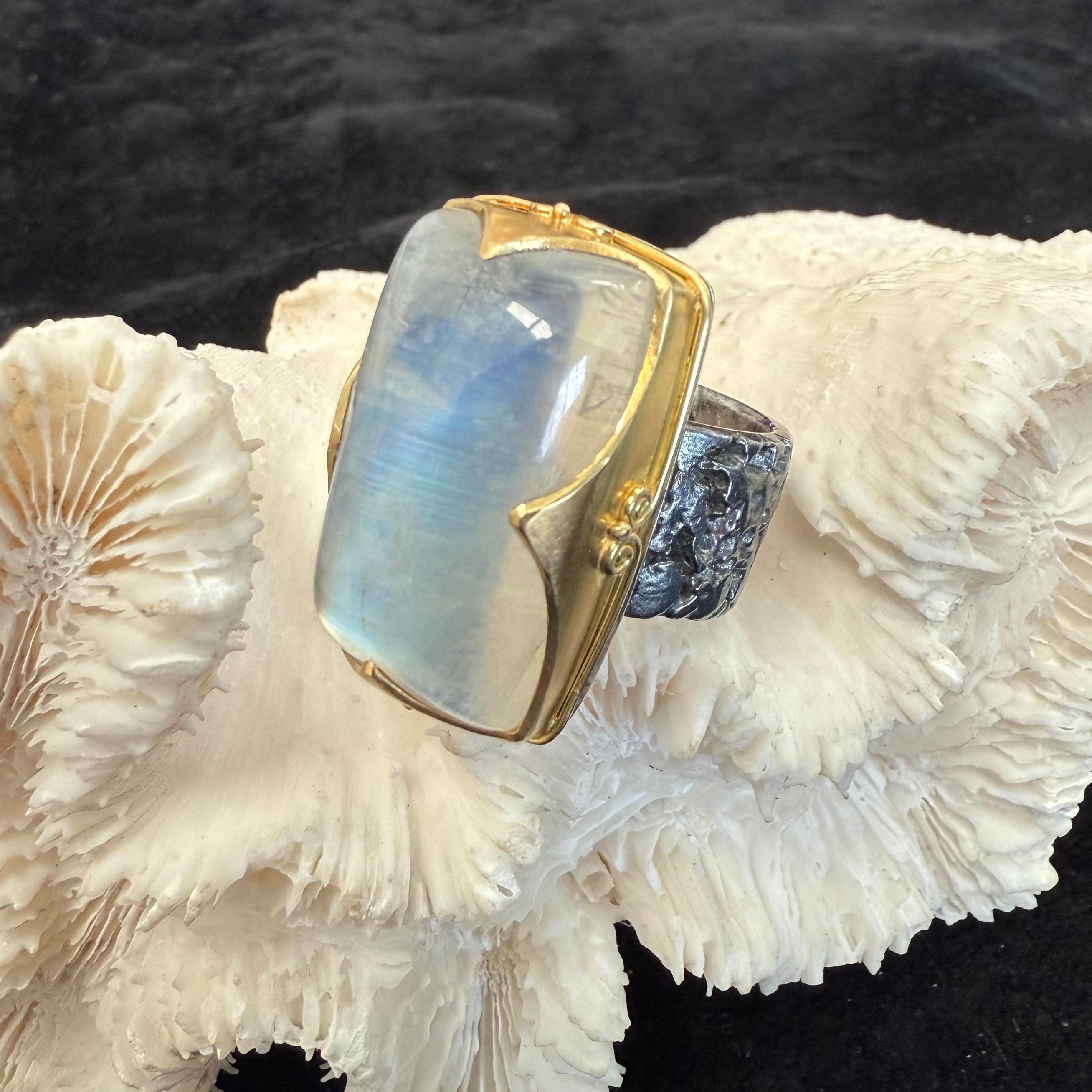Steven Battelle 38.8 Carats Rainbow Moonstone Cabochon Gold Silver Ring In New Condition For Sale In Soquel, CA