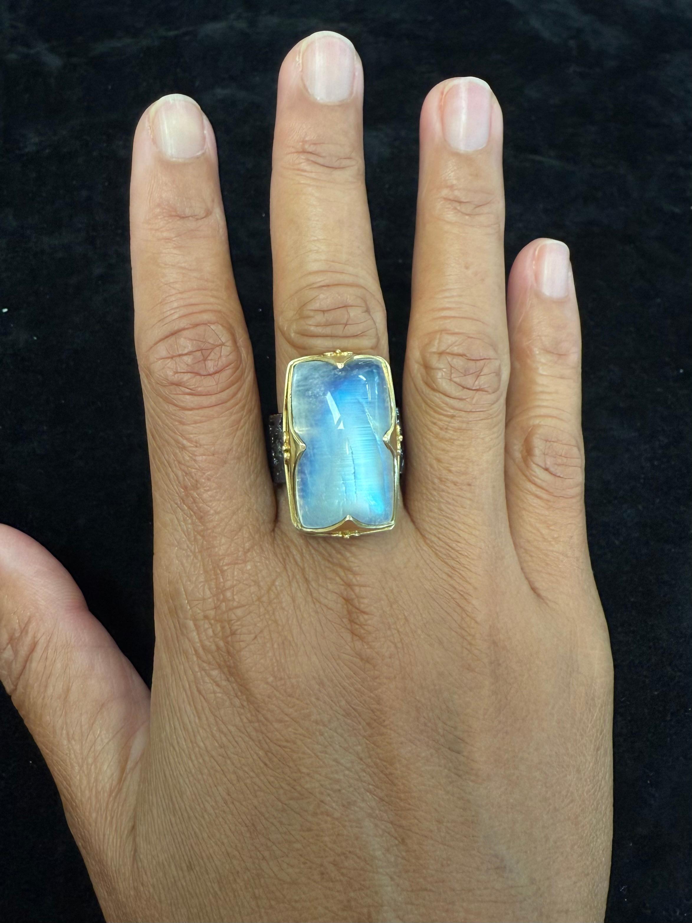 Women's or Men's Steven Battelle 38.8 Carats Rainbow Moonstone Cabochon Gold Silver Ring For Sale