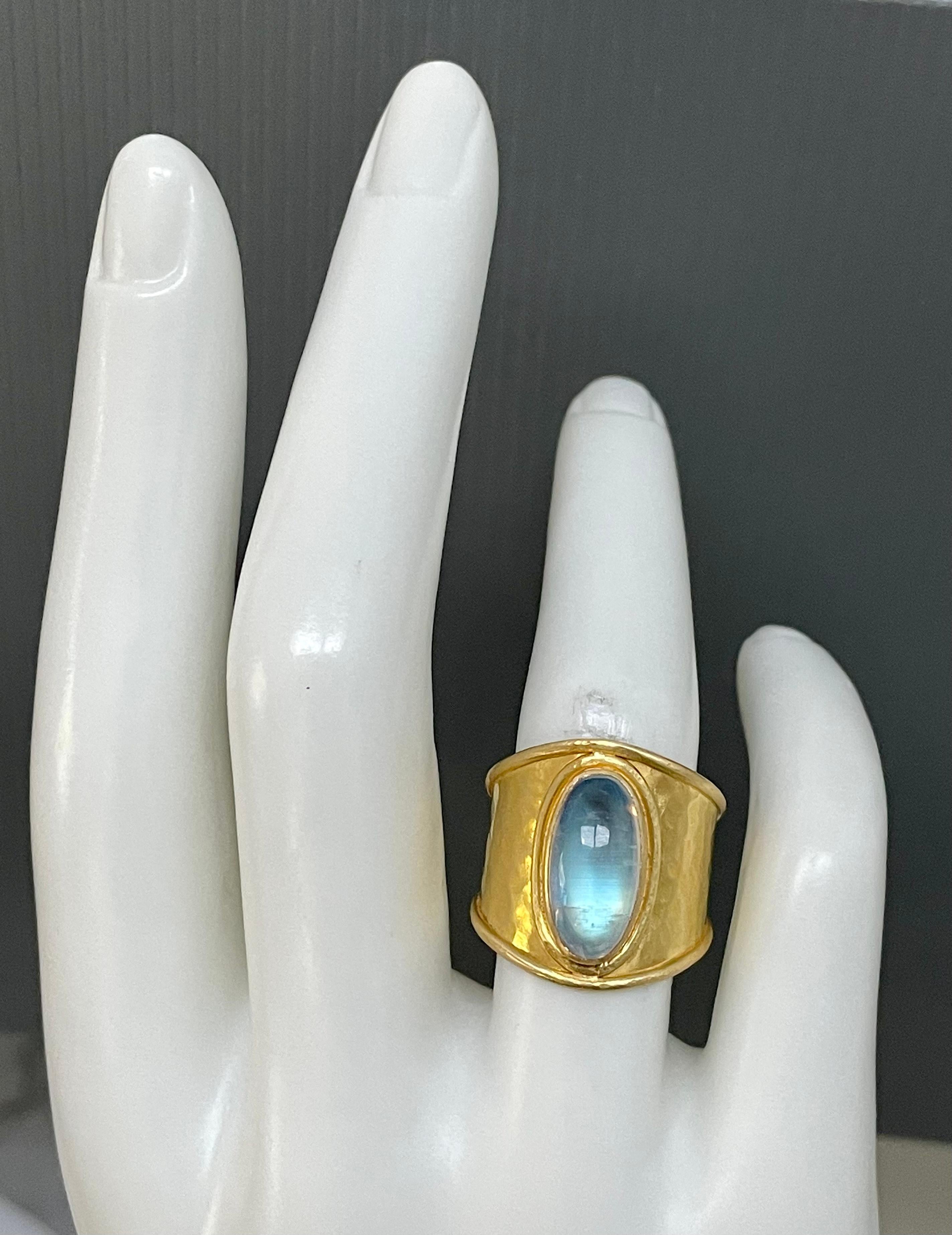 Steven Battelle 3.9 Carat Rainbow Moonstone 18K Gold Ring In New Condition For Sale In Soquel, CA