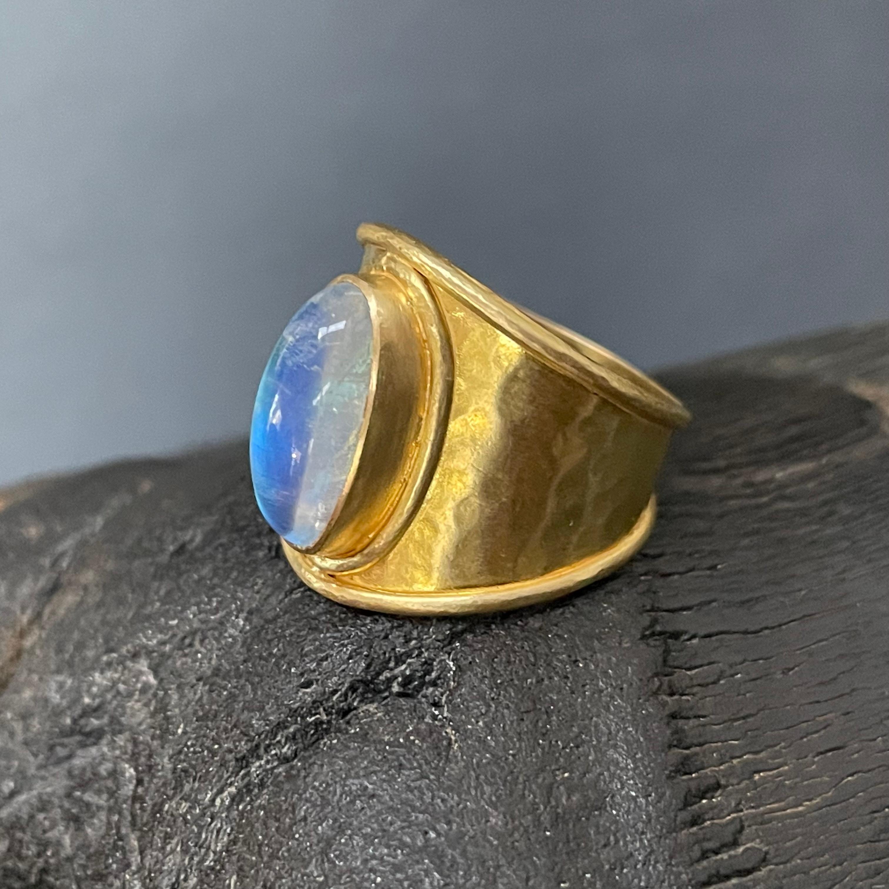 Steven Battelle 3.9 Carat Rainbow Moonstone 18K Gold Ring For Sale 2