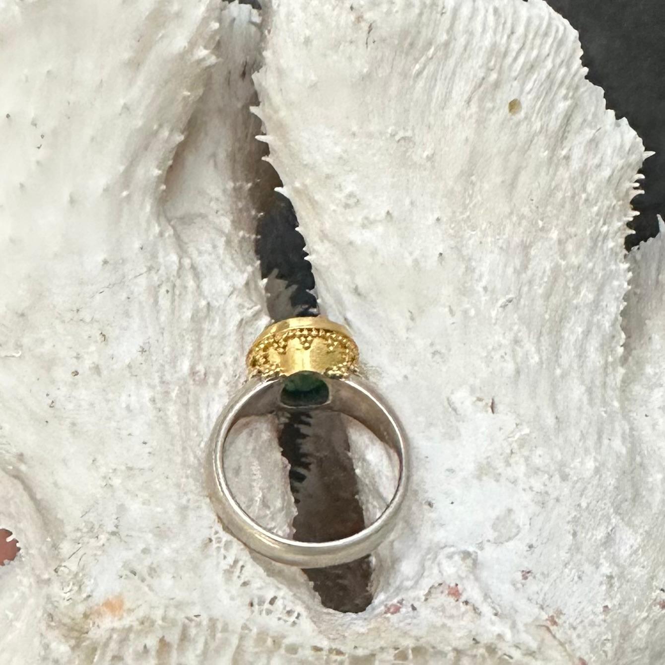 Steven Battelle 3.9 Carats Emerald Silver Granulated 22K Gold Ring For Sale 5