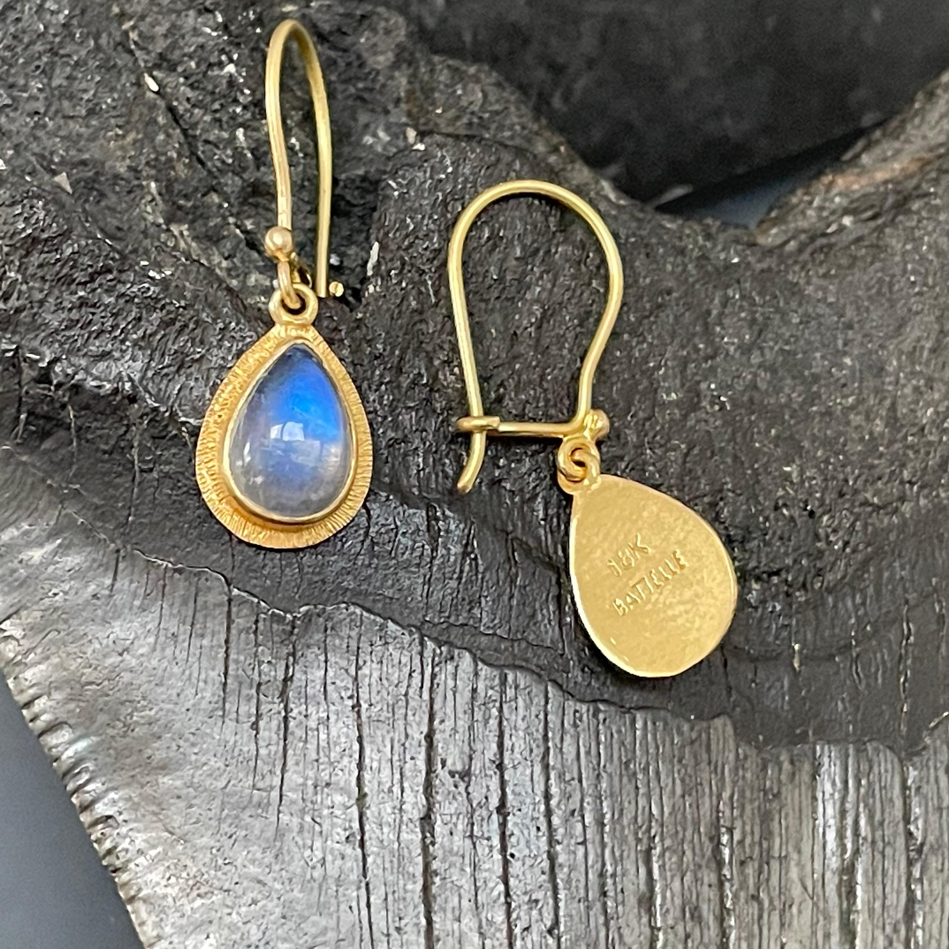 Steven Battelle 3.9 Carats Rainbow Moonstone 18k Gold Earrings In New Condition In Soquel, CA