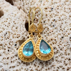 Steven Battelle 4.0 Carats Apatite Granulated 22K Gold Earrings