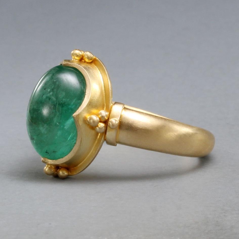 Contemporary Steven Battelle 4.0 Carats Cabochon Emerald 18K Gold Ring For Sale