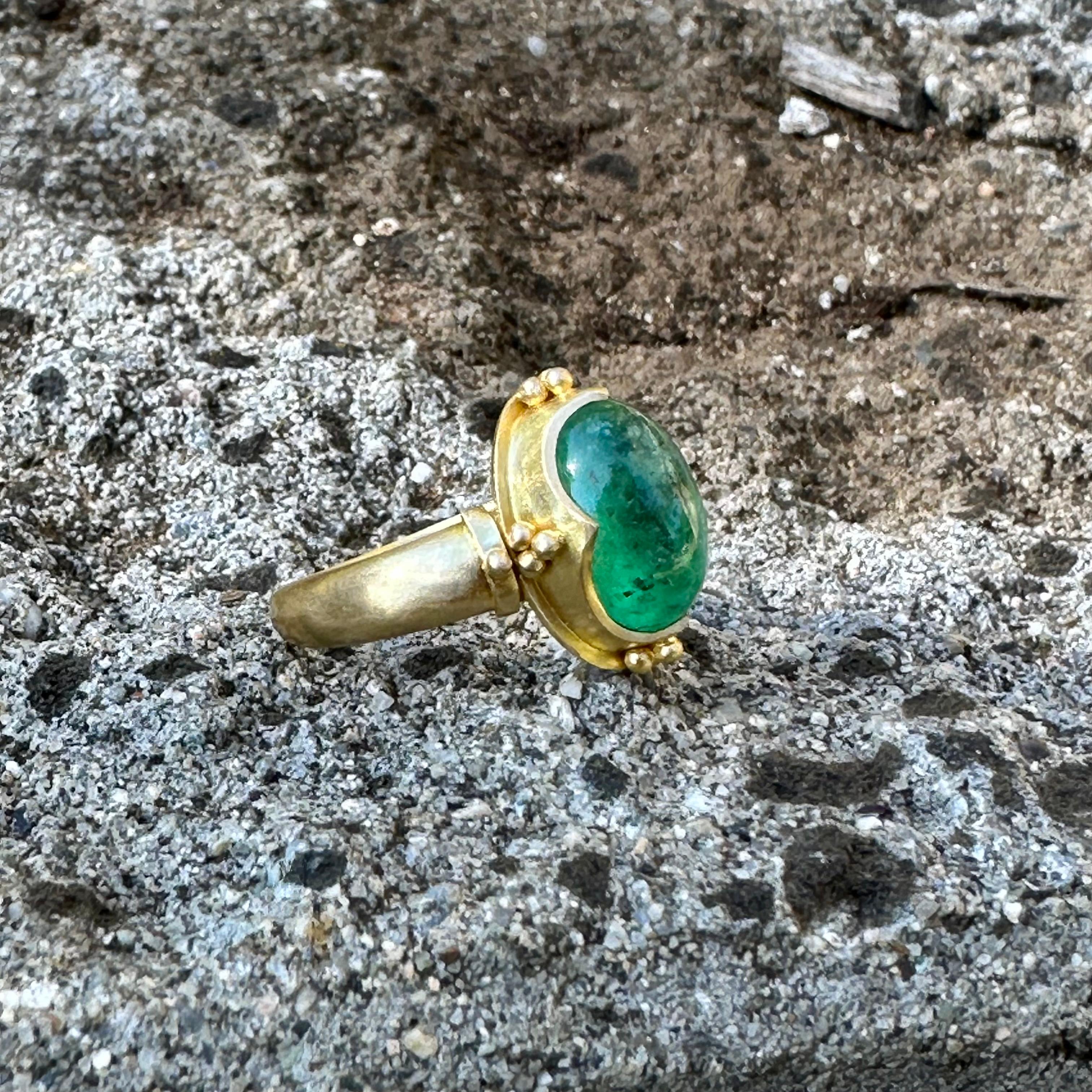Steven Battelle 4.0 Carats Cabochon Emerald 18K Gold Ring For Sale 3