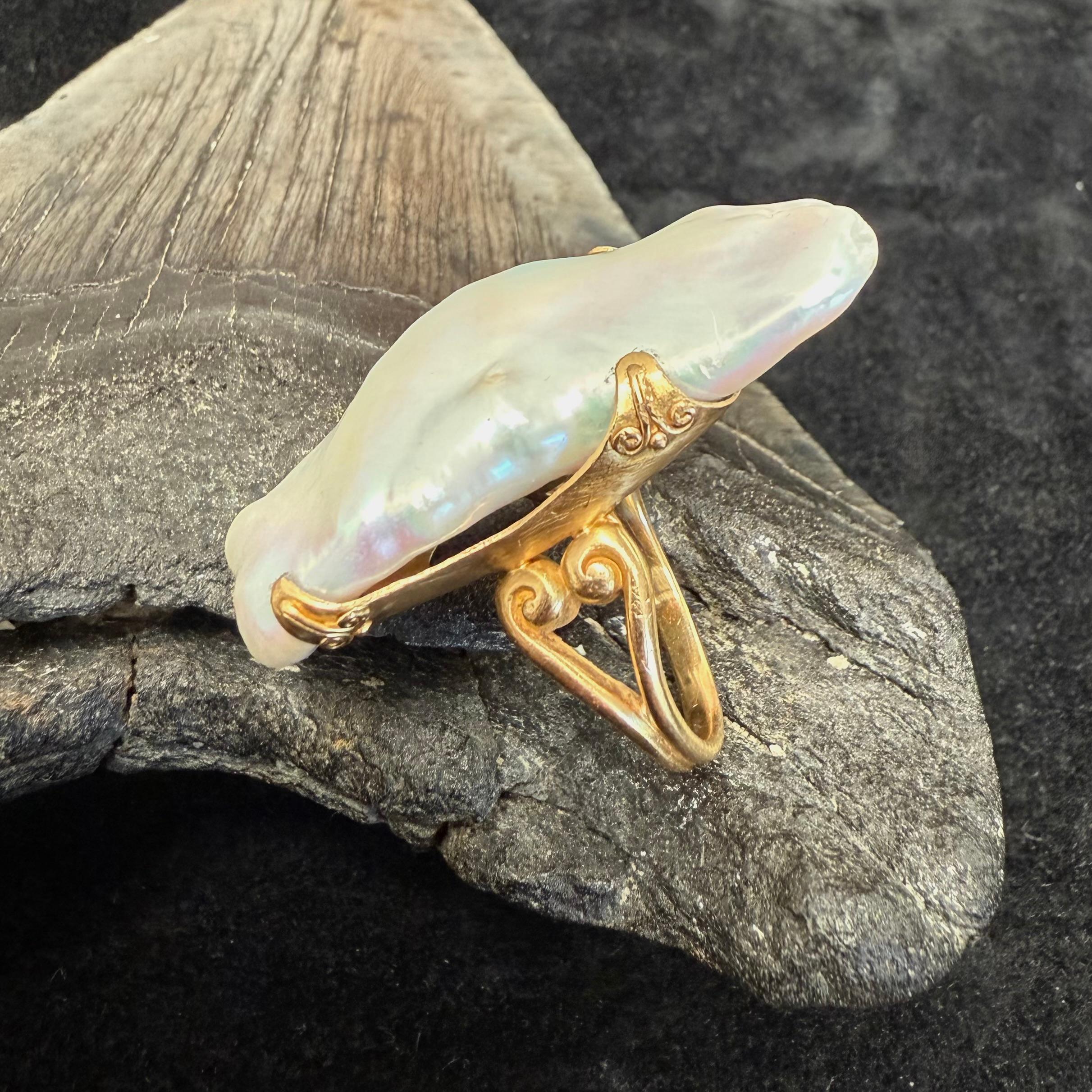 Bague en or 18 carats Steven Battelle 40,5 carats de perles d'eau douce blanches en vente 4