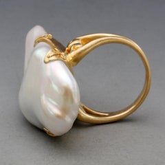 Bague en or 18 carats Steven Battelle 40,5 carats de perles d'eau douce blanches
