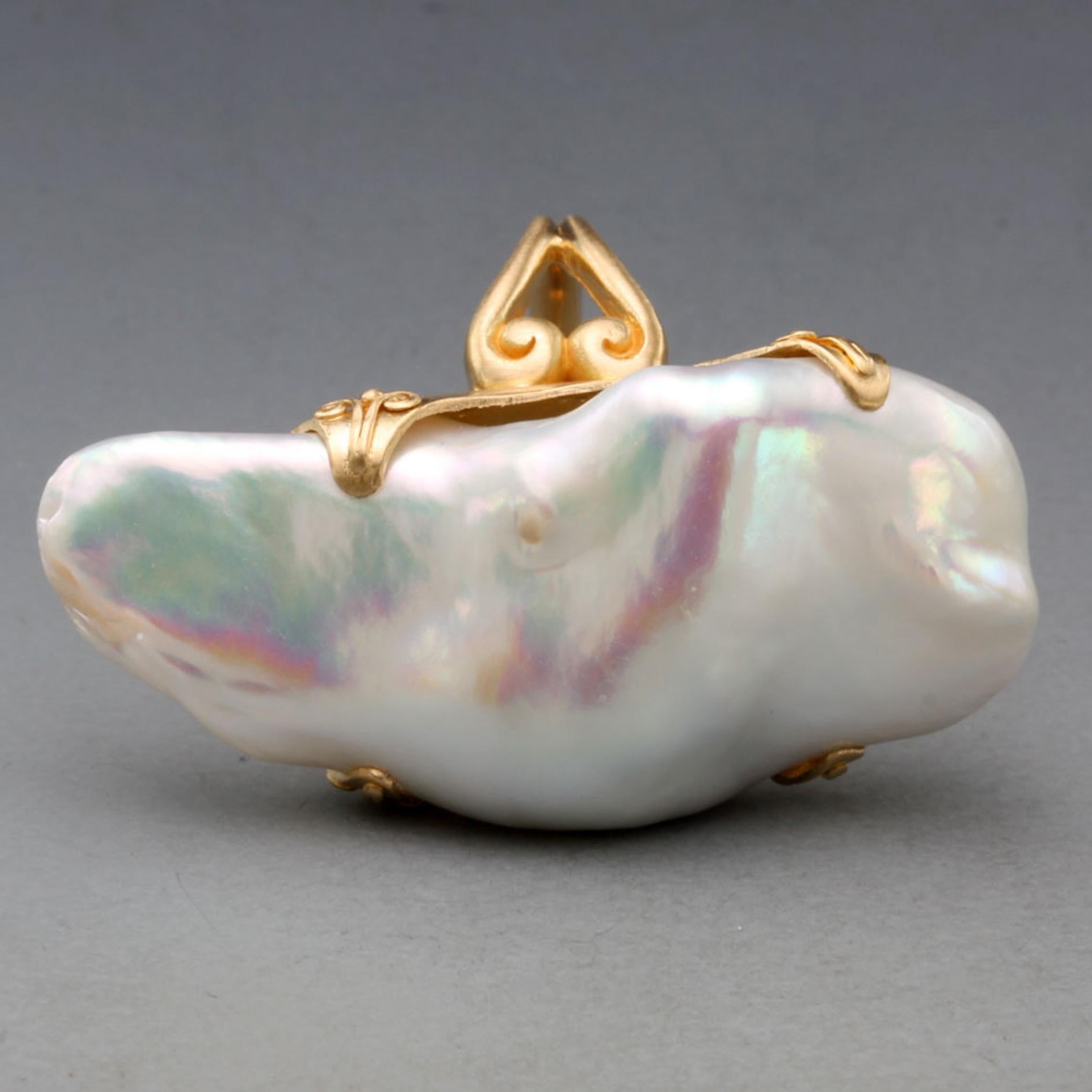 Contemporain Bague en or 18 carats Steven Battelle 40,5 carats de perles d'eau douce blanches en vente