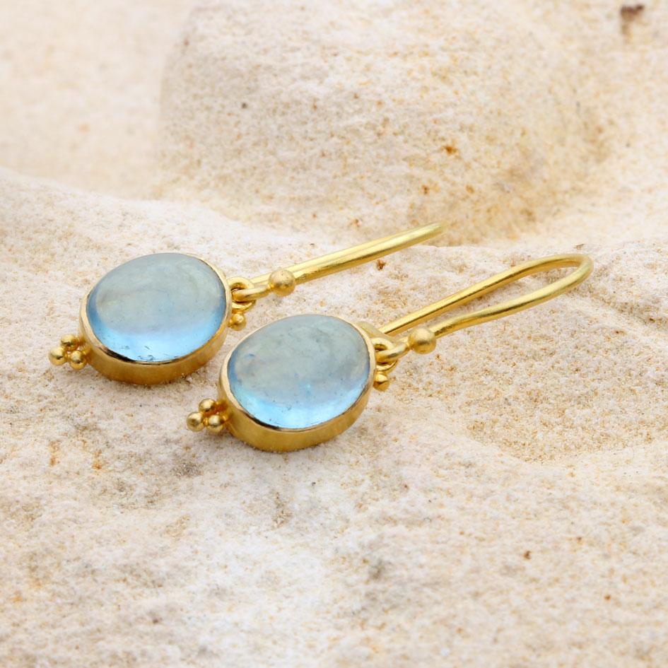 Steven Battelle 4,1 Karat Cabochon Aquamarin 18K Gold Ohrringe im Angebot 1