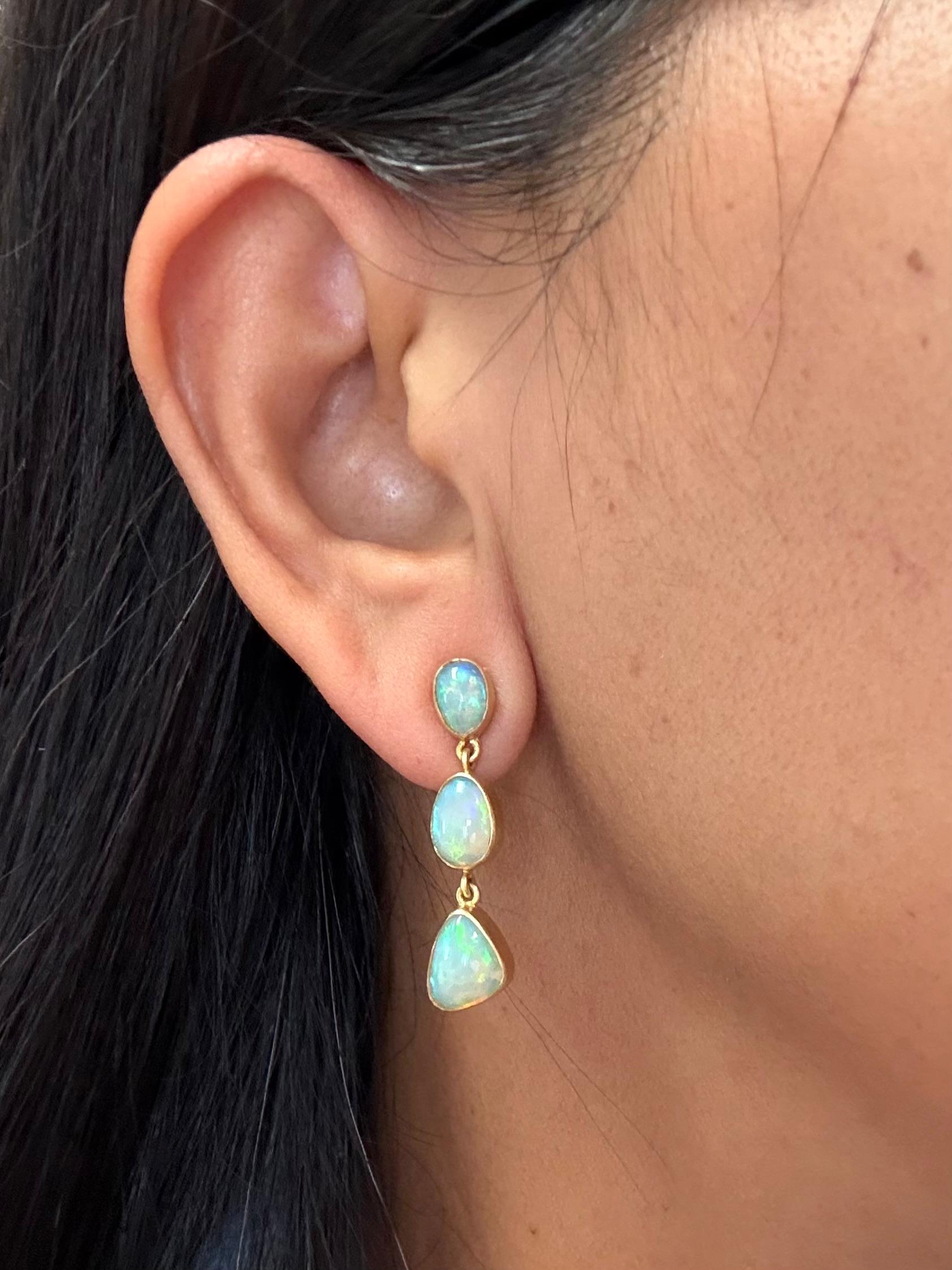 Steven Battelle, boucles d'oreilles en or 18 carats avec opale éthiopienne de 4,1 carats en vente 2