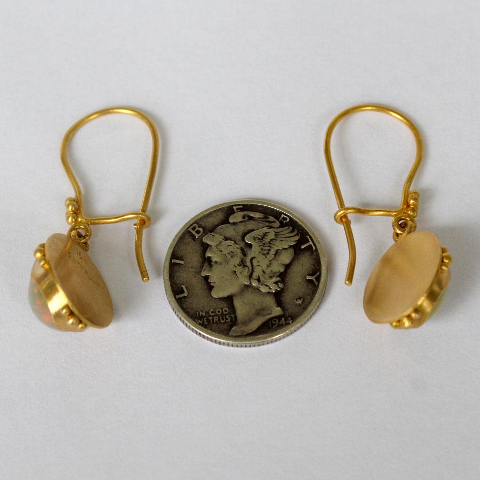 da uomo o donna Steven Battelle Orecchini a filo in oro 18K con opale etiope da 4,1 carati in vendita