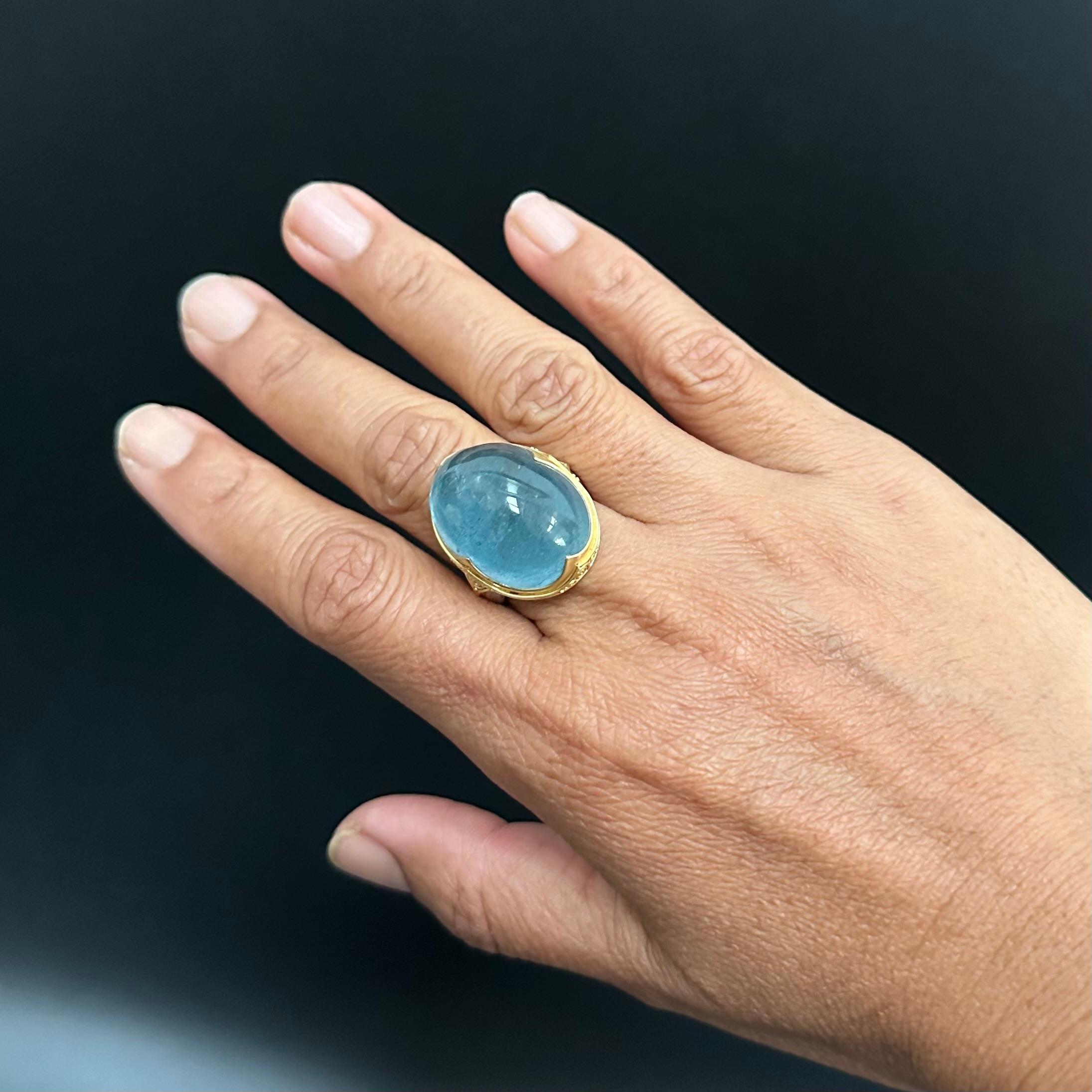 da uomo o donna Steven Battelle Anello con acquamarina cabochon in argento sterling e oro 18 carati da 41,3 carati in vendita