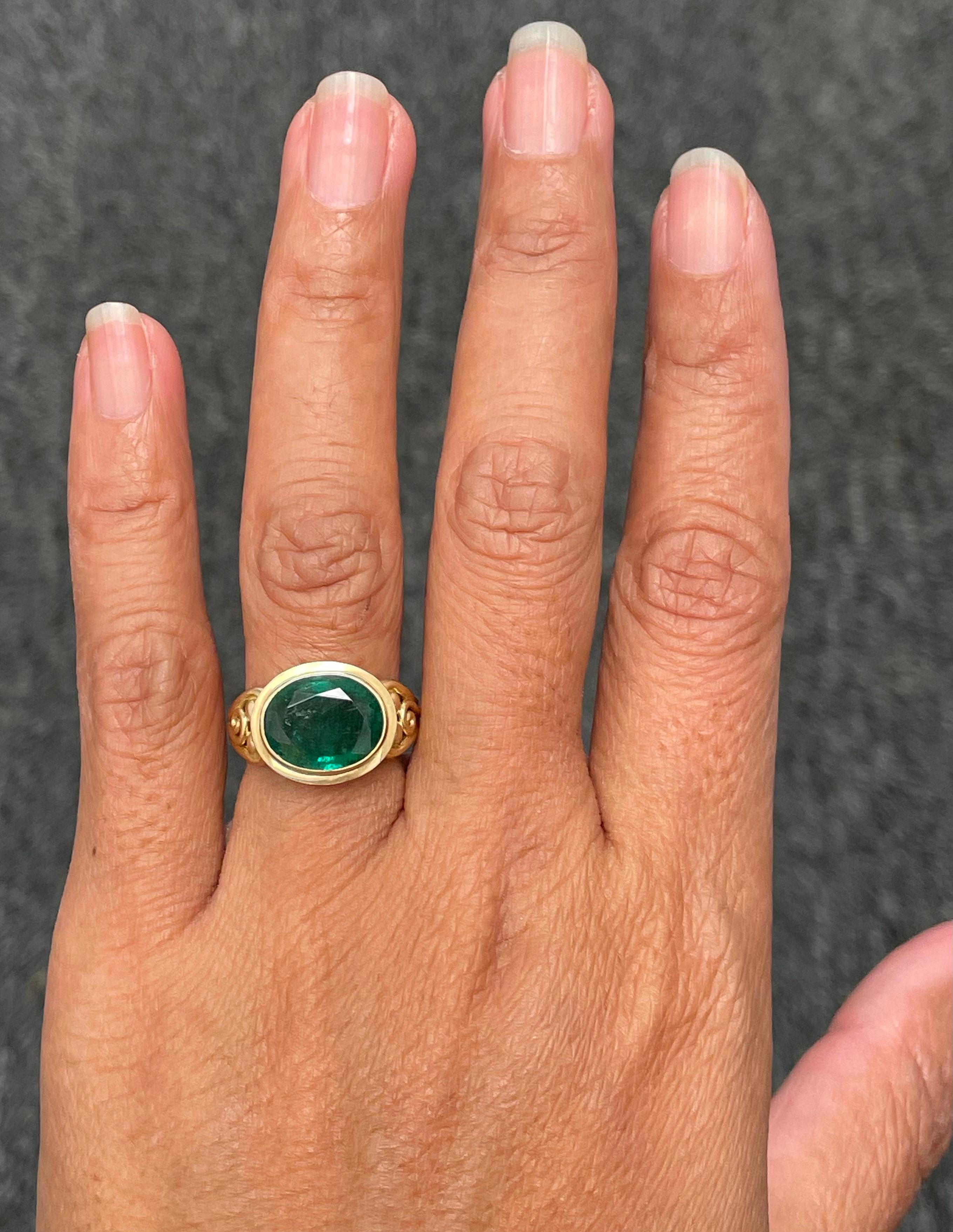 4.2 Carats Oval Faceted Emerald 18k Gold Ring For Sale 4