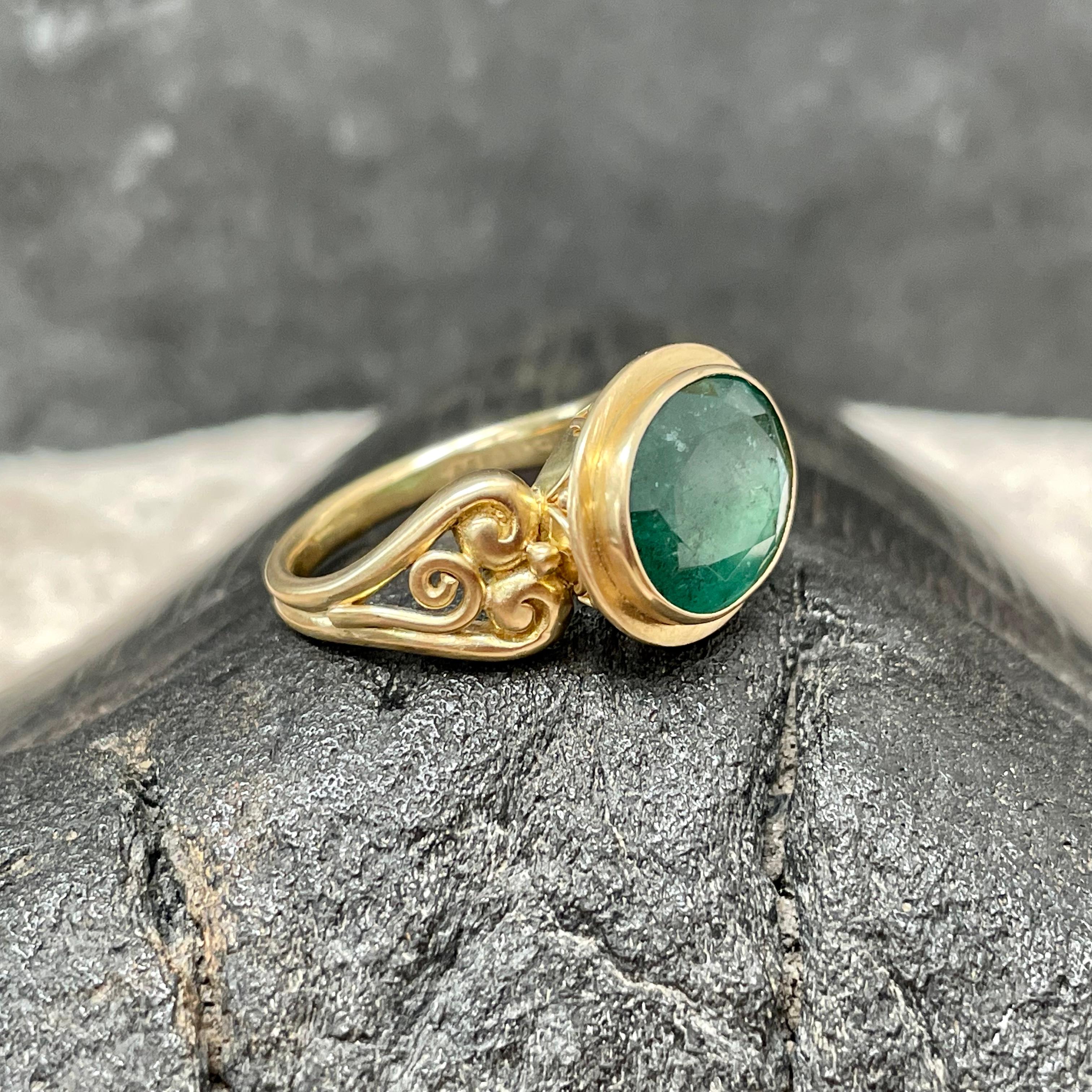 4.2 Carats Oval Faceted Emerald 18k Gold Ring In New Condition For Sale In Soquel, CA