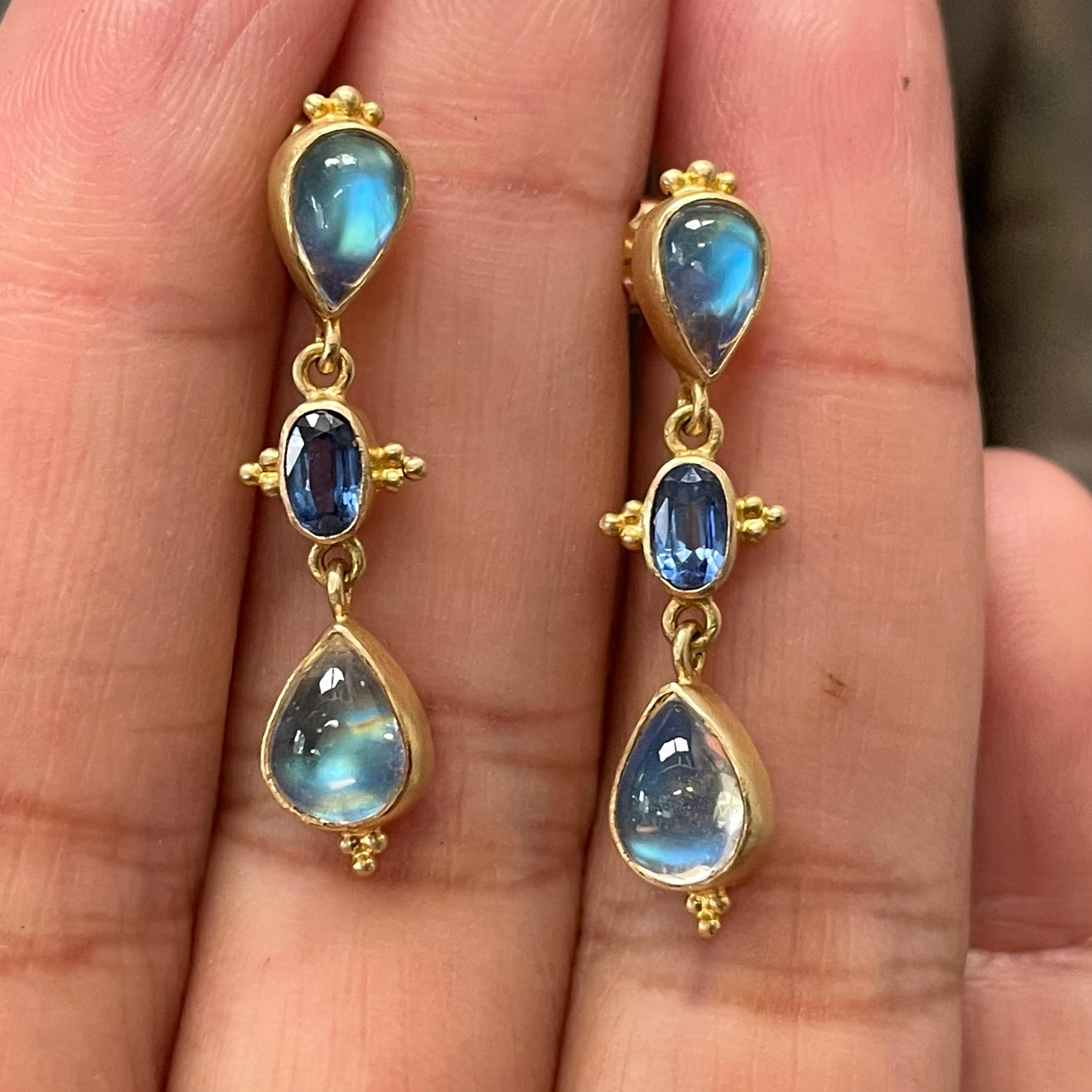 Steven Battelle 4.3 Carats Rainbow Moonstone Kyanite 18K Gold Post Earrings In New Condition For Sale In Soquel, CA