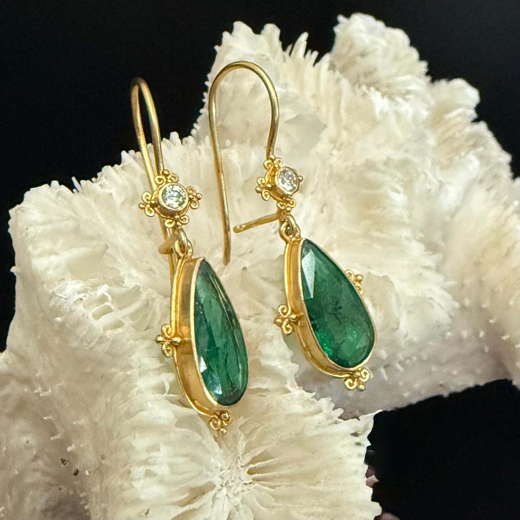 Steven Battelle 4.4 Carats Emerald Diamond 18K Gold Earrings For Sale 4