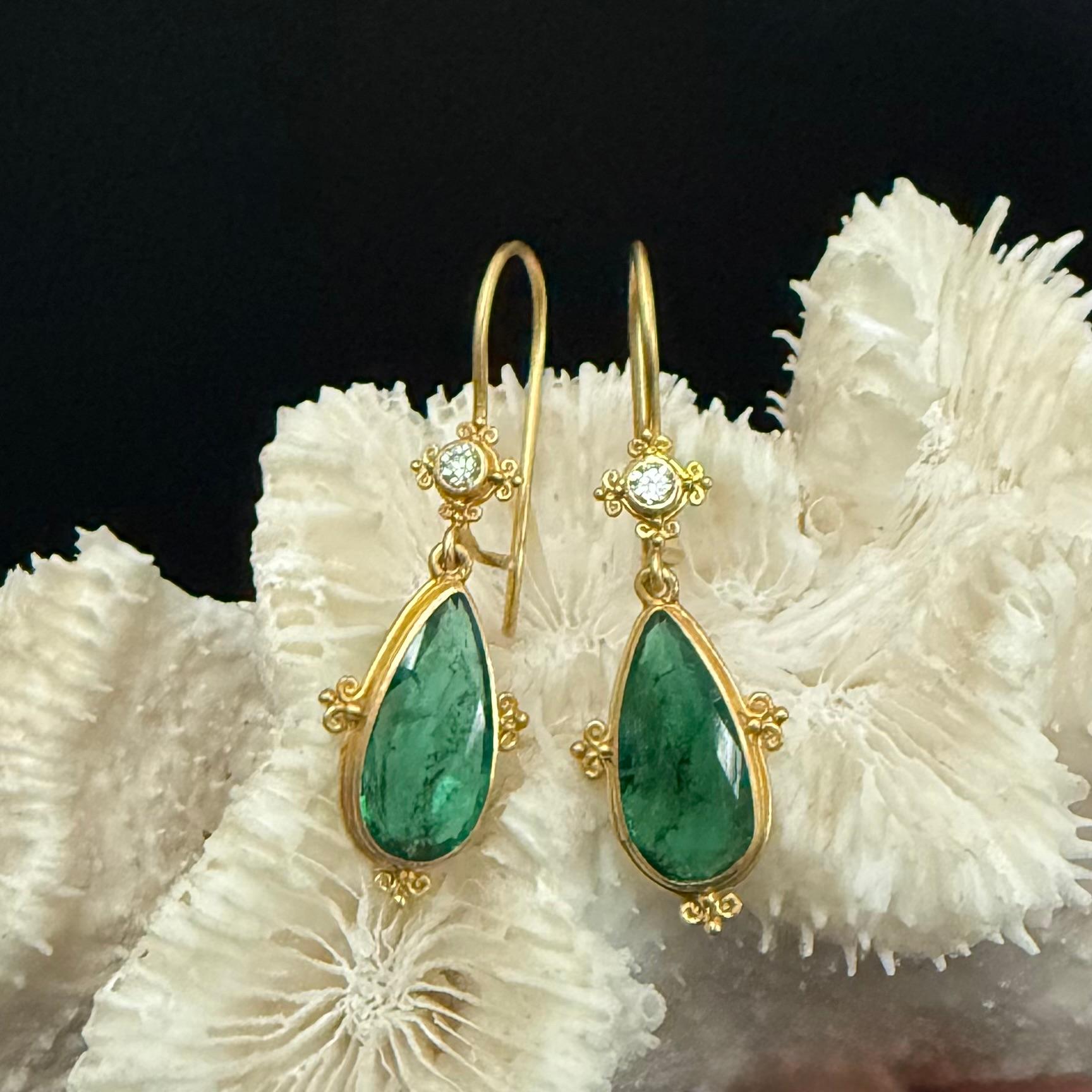 Steven Battelle 4.4 Carats Emerald Diamond 18K Gold Earrings For Sale 5