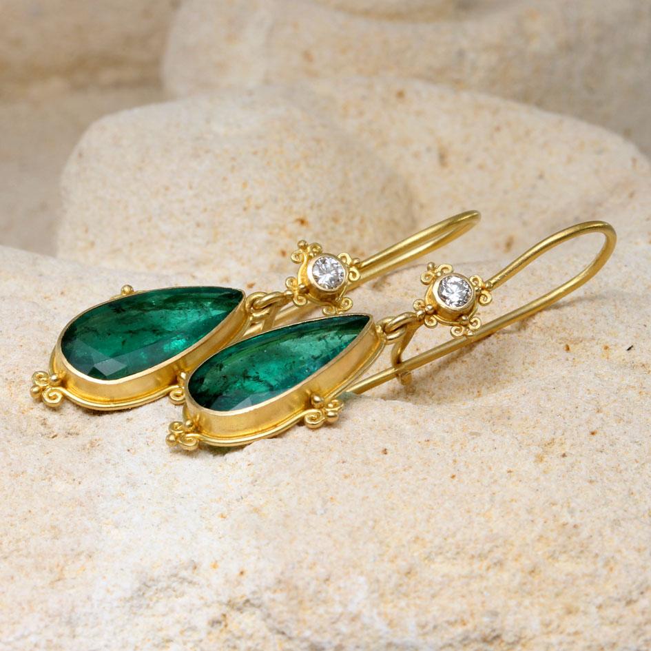 Steven Battelle 4.4 Carats Emerald Diamond 18K Gold Earrings For Sale 1