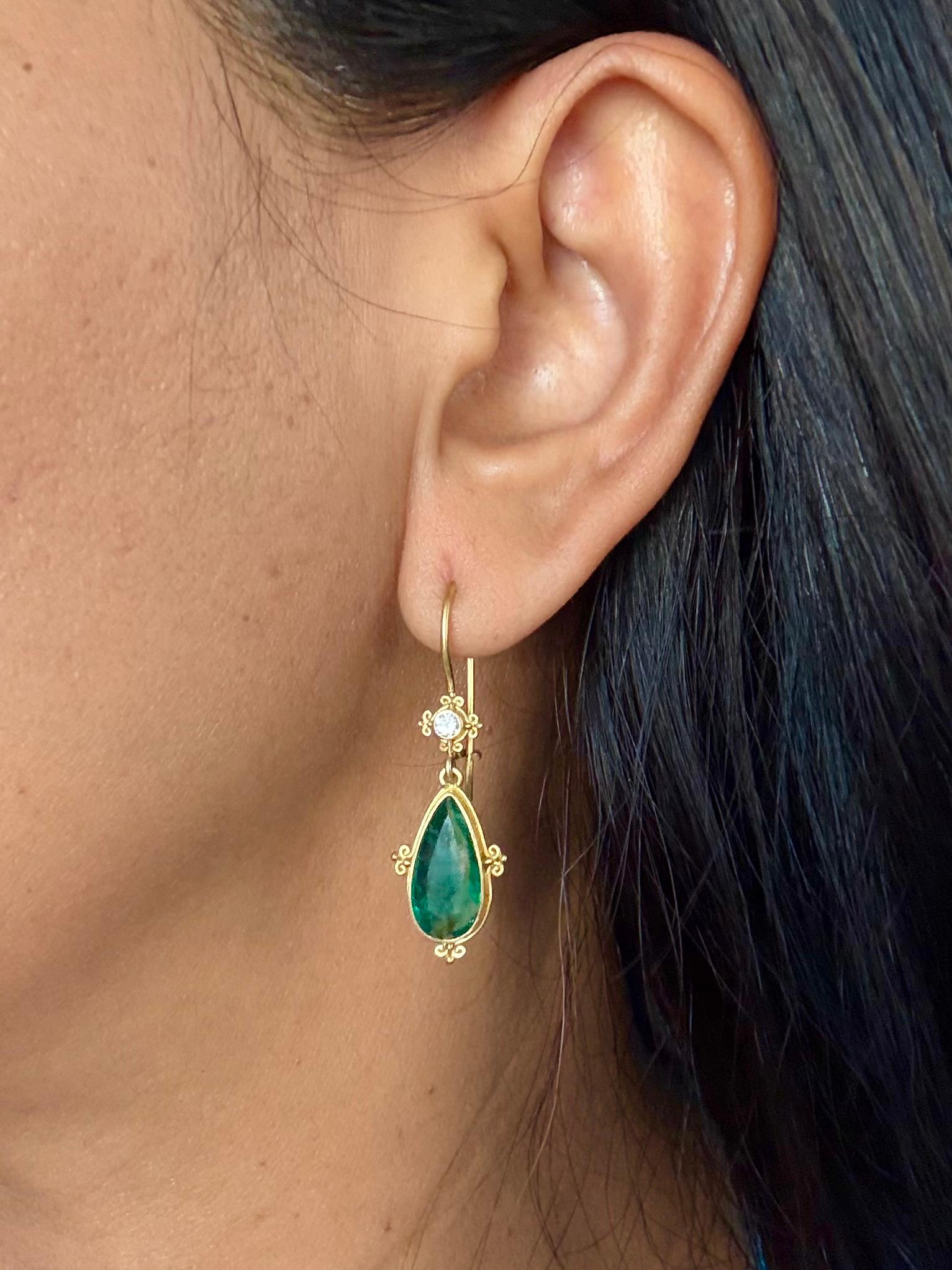 Steven Battelle 4.4 Carats Emerald Diamond 18K Gold Earrings For Sale 2