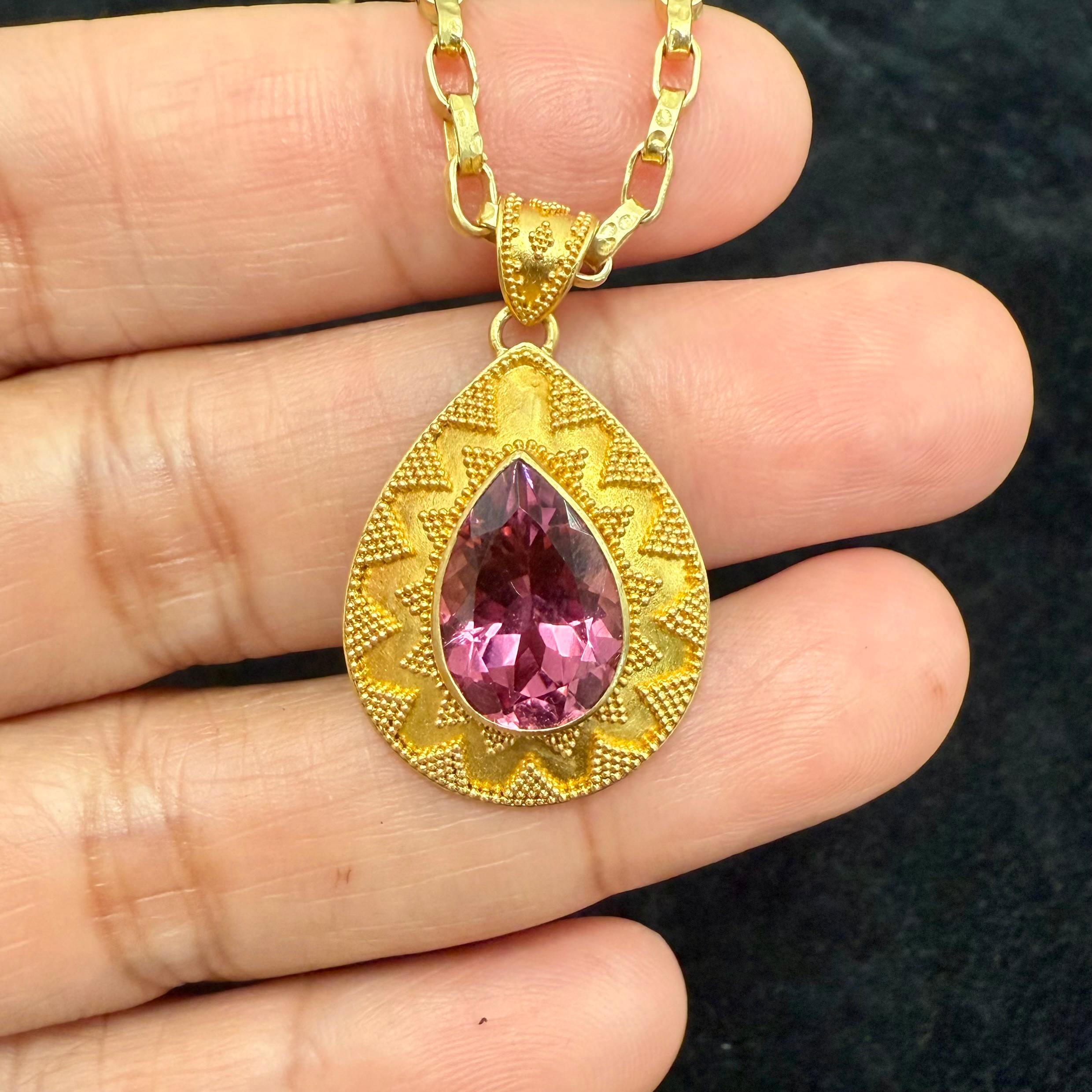 Steven Battelle 4.4 Carats Pink Tourmaline 18K Gold Pendant en venta 4
