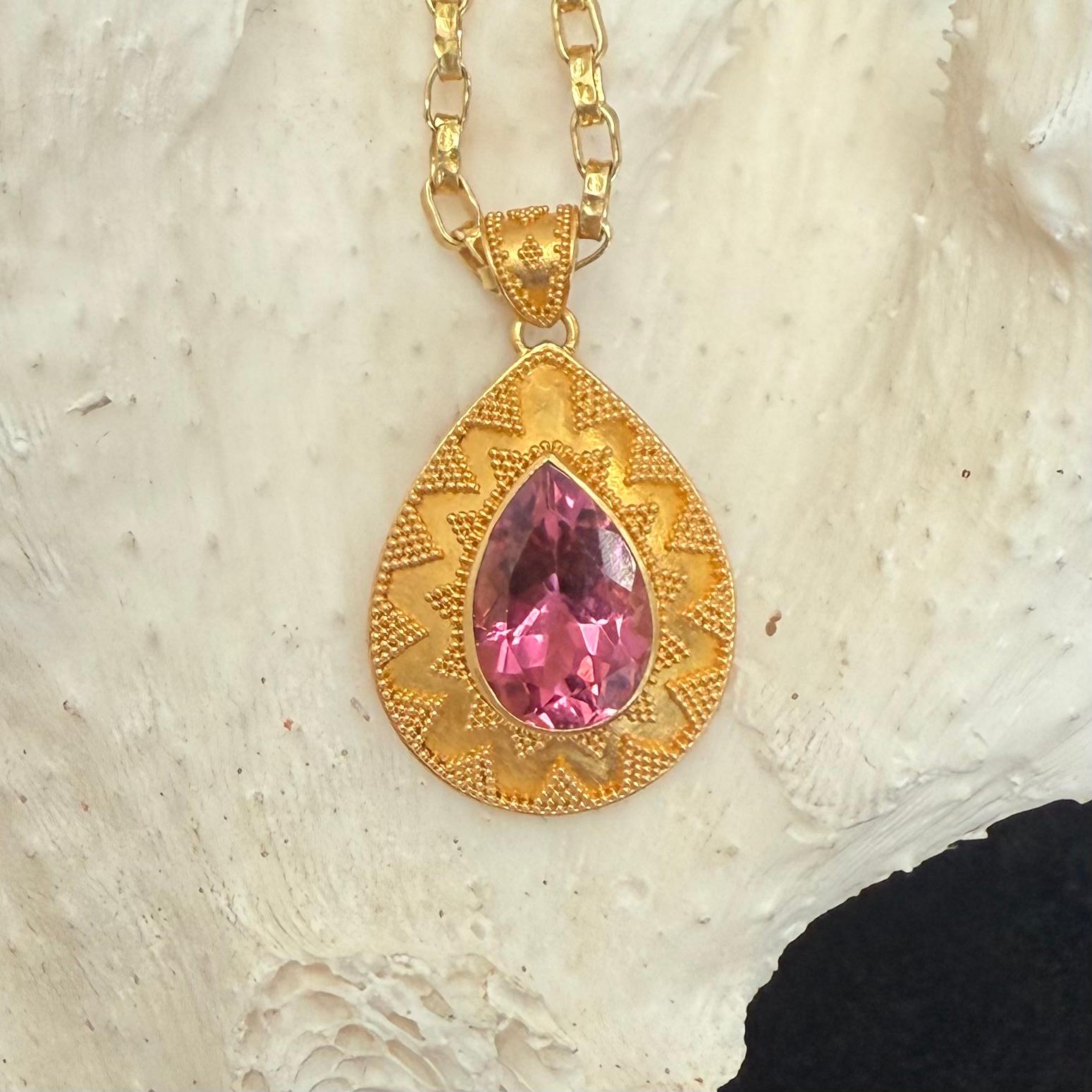 Steven Battelle 4.4 Carats Pink Tourmaline 18K Gold Pendant en venta 5