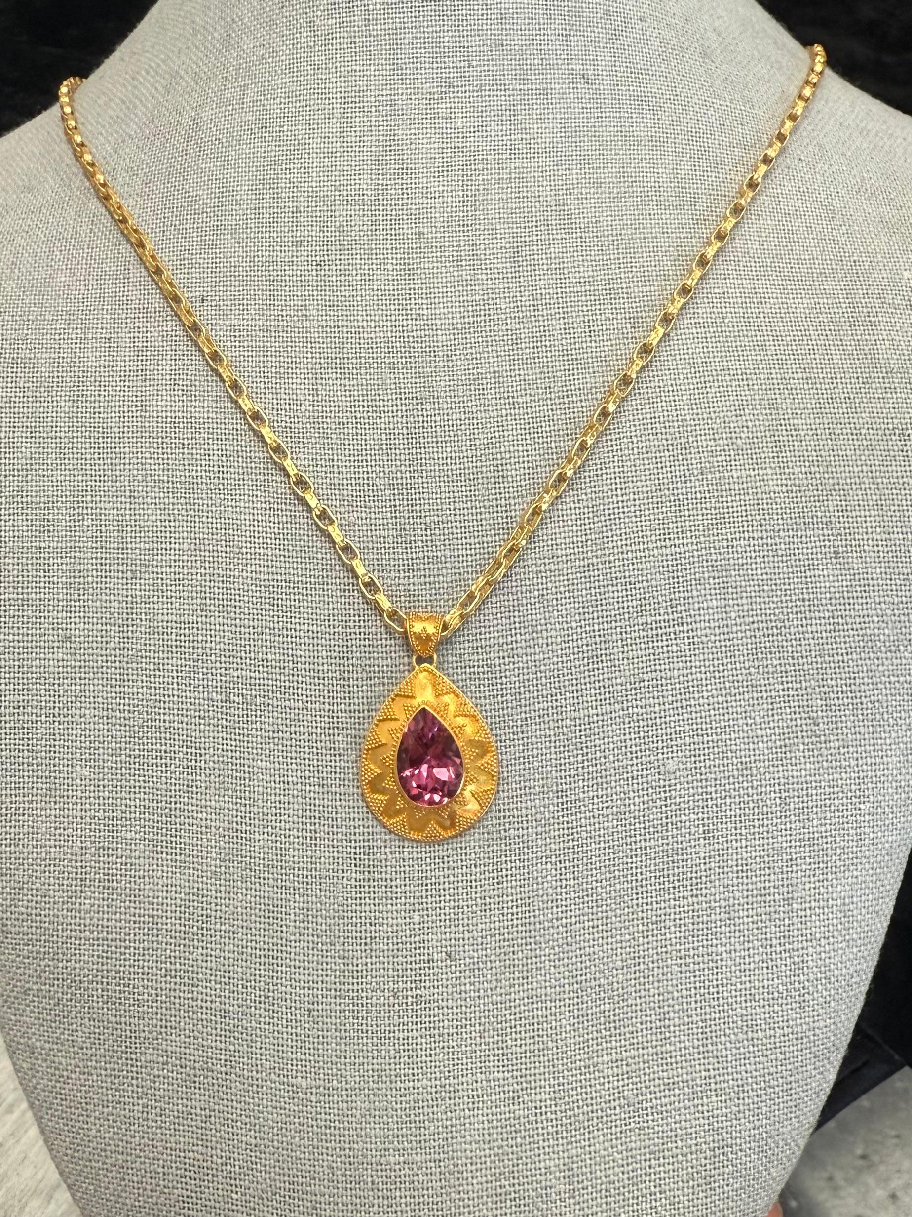 Steven Battelle 4.4 Carats Pink Tourmaline 18K Gold Pendant en venta 7