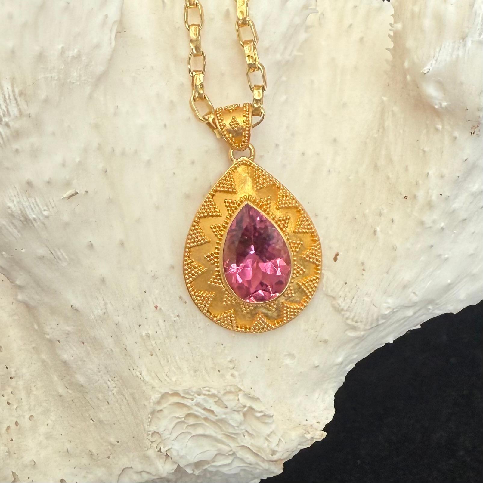 Steven Battelle 4.4 Carats Pink Tourmaline 18K Gold Pendant Contemporáneo en venta