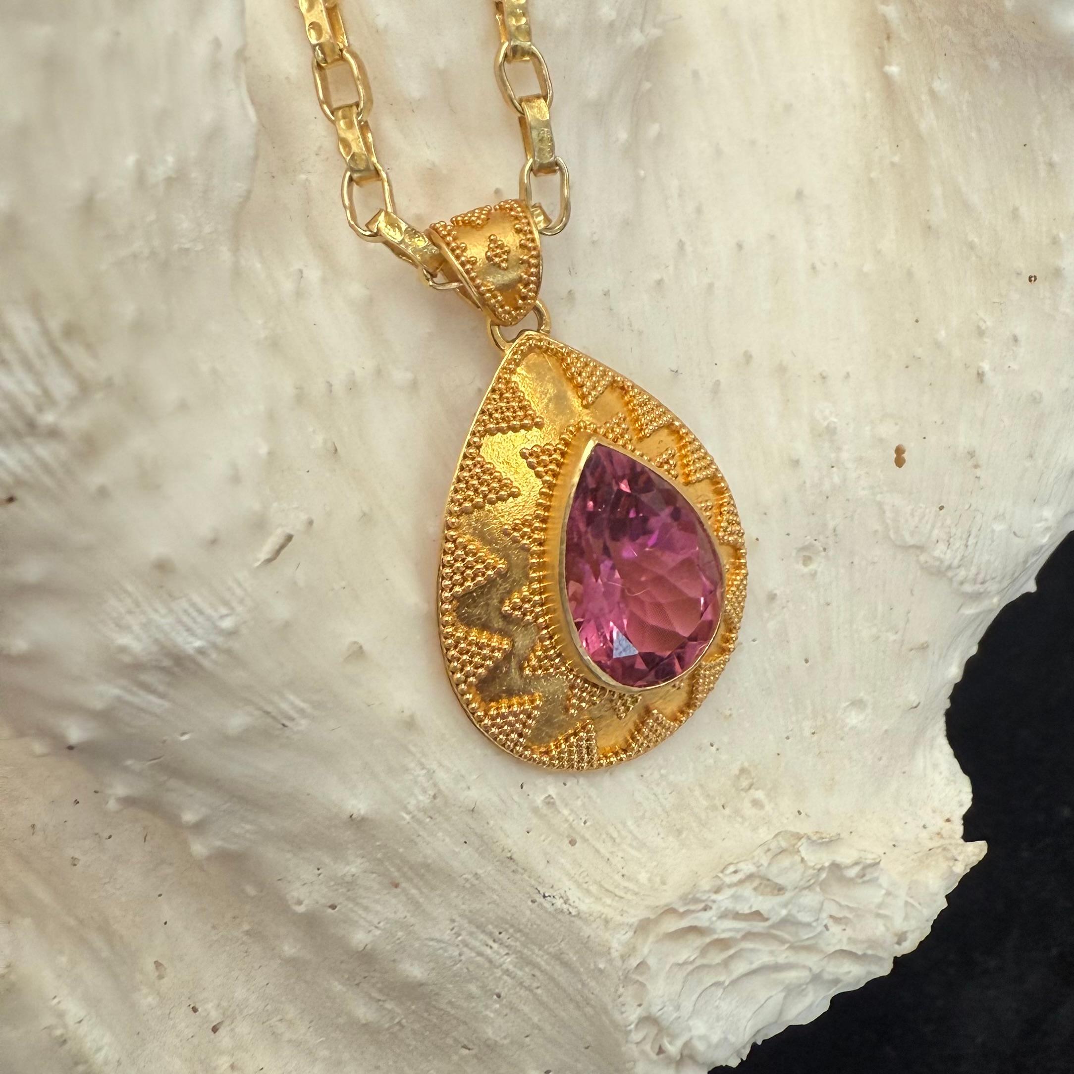 Steven Battelle 4.4 Carats Pink Tourmaline 18K Gold Pendant en venta 1
