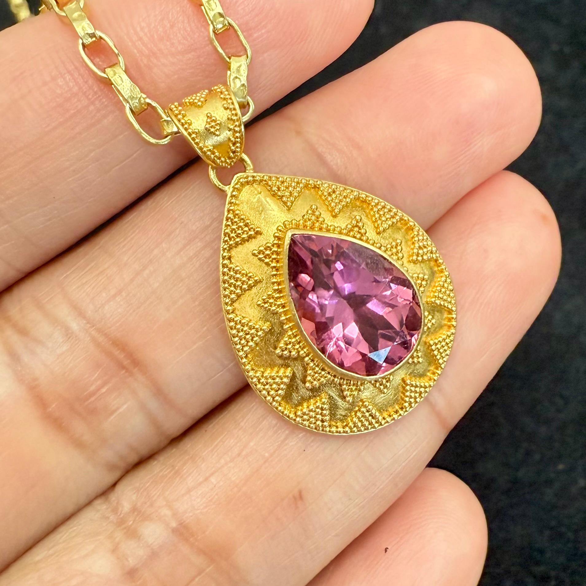 Steven Battelle 4.4 Carats Pink Tourmaline 18K Gold Pendant en venta 3