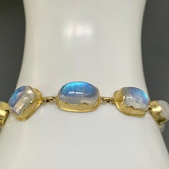 Steven Battelle: 18 Karat Gold und Silber Armband mit 44,7 Karat Regenbogen-Mondstein