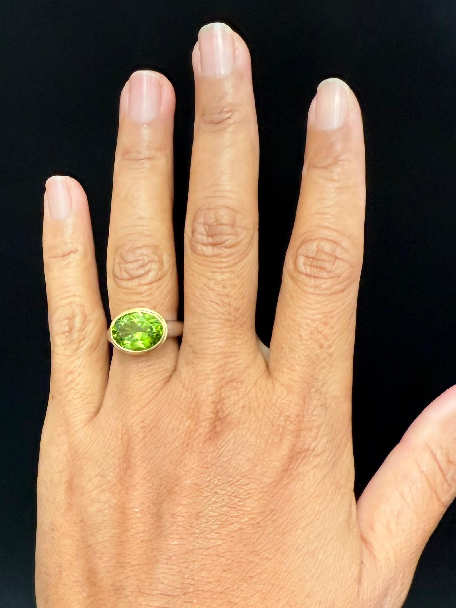 Steven Battelle 4,5 Karat facettierter Peridot Sterling 22K Goldring im Angebot 4