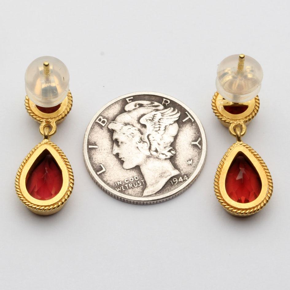Taglio a rosa Steven Battelle 4.5 Carats Mozambique Garnet 18K Gold Post Earrings in vendita