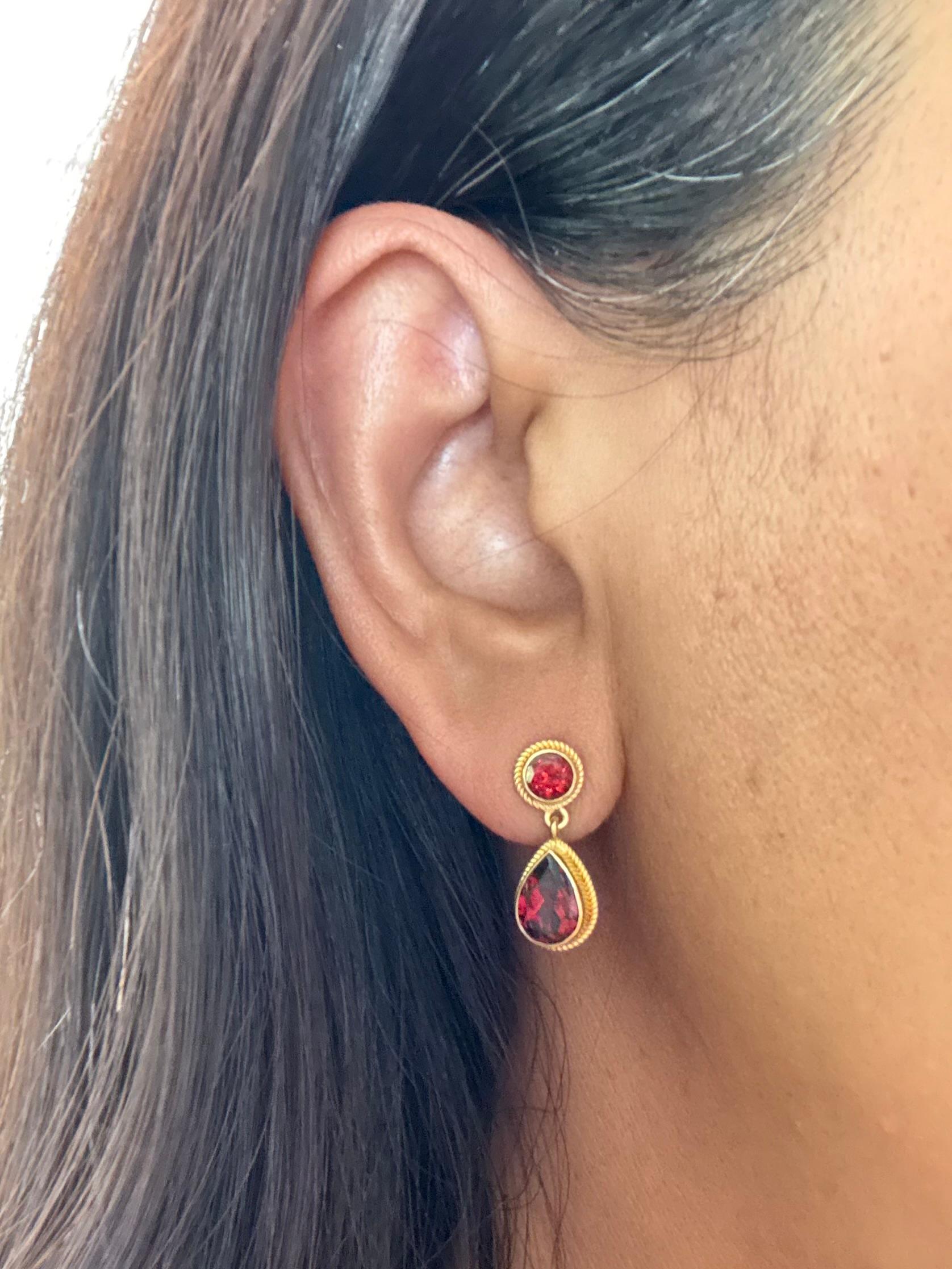 Steven Battelle 4.5 Carats Mozambique Garnet 18K Gold Post Earrings in vendita 2