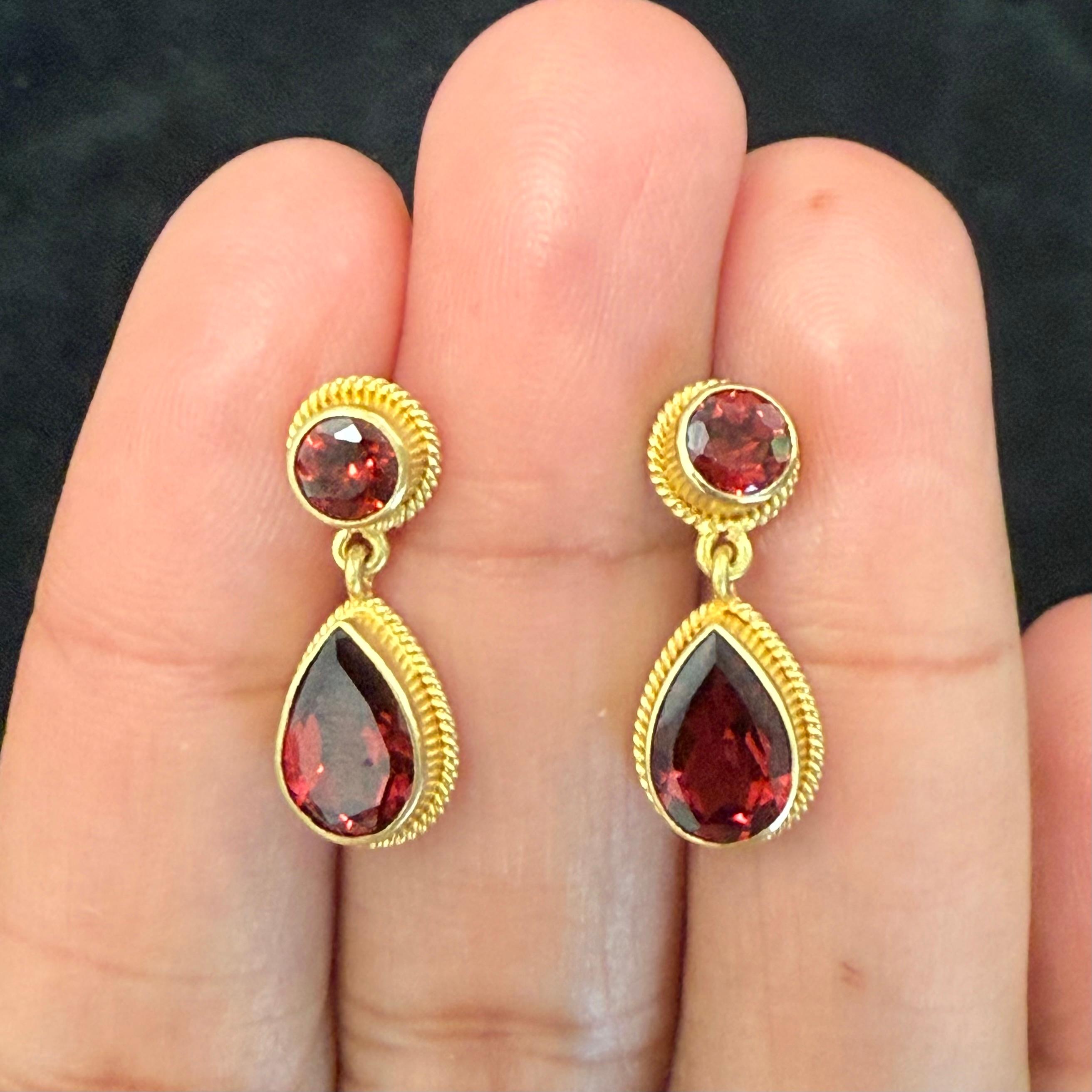 Steven Battelle 4.5 Carats Mozambique Garnet 18K Gold Post Earrings in vendita 3
