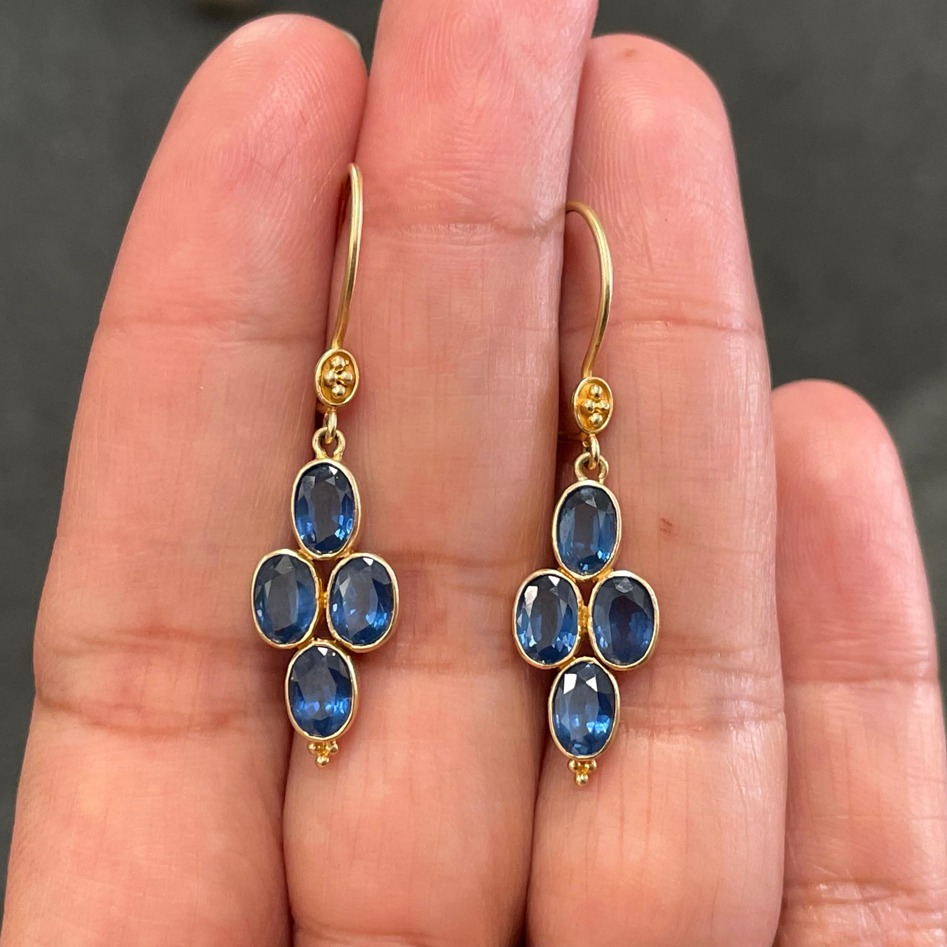 Contemporary Steven Battelle 4.5 Carats Multiple Blue Sapphire 18K Gold Wire Earrings For Sale