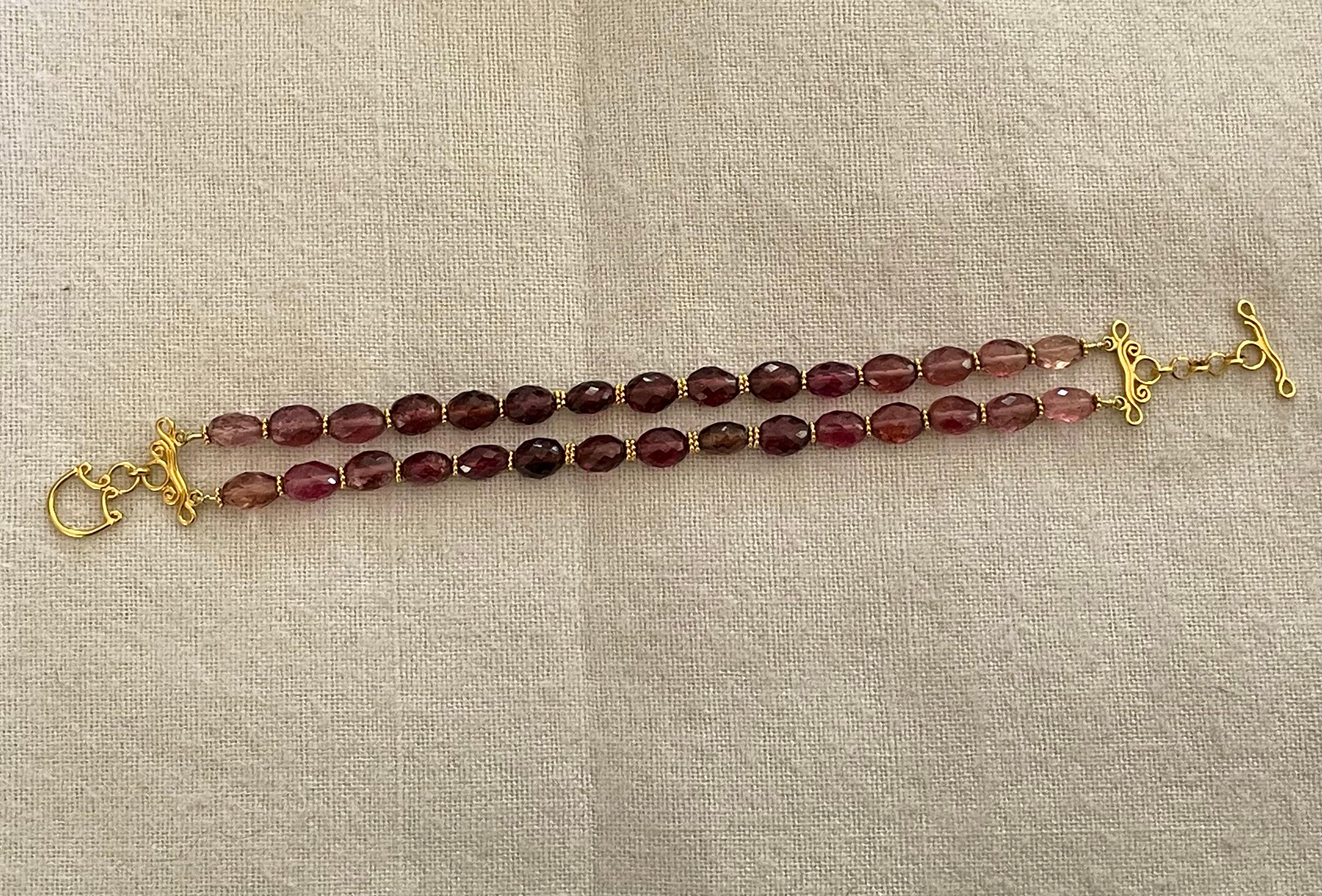 Contemporain Steven Battelle Bracelet en or 18 carats avec perles de tourmaline rose de 47,5 carats  en vente