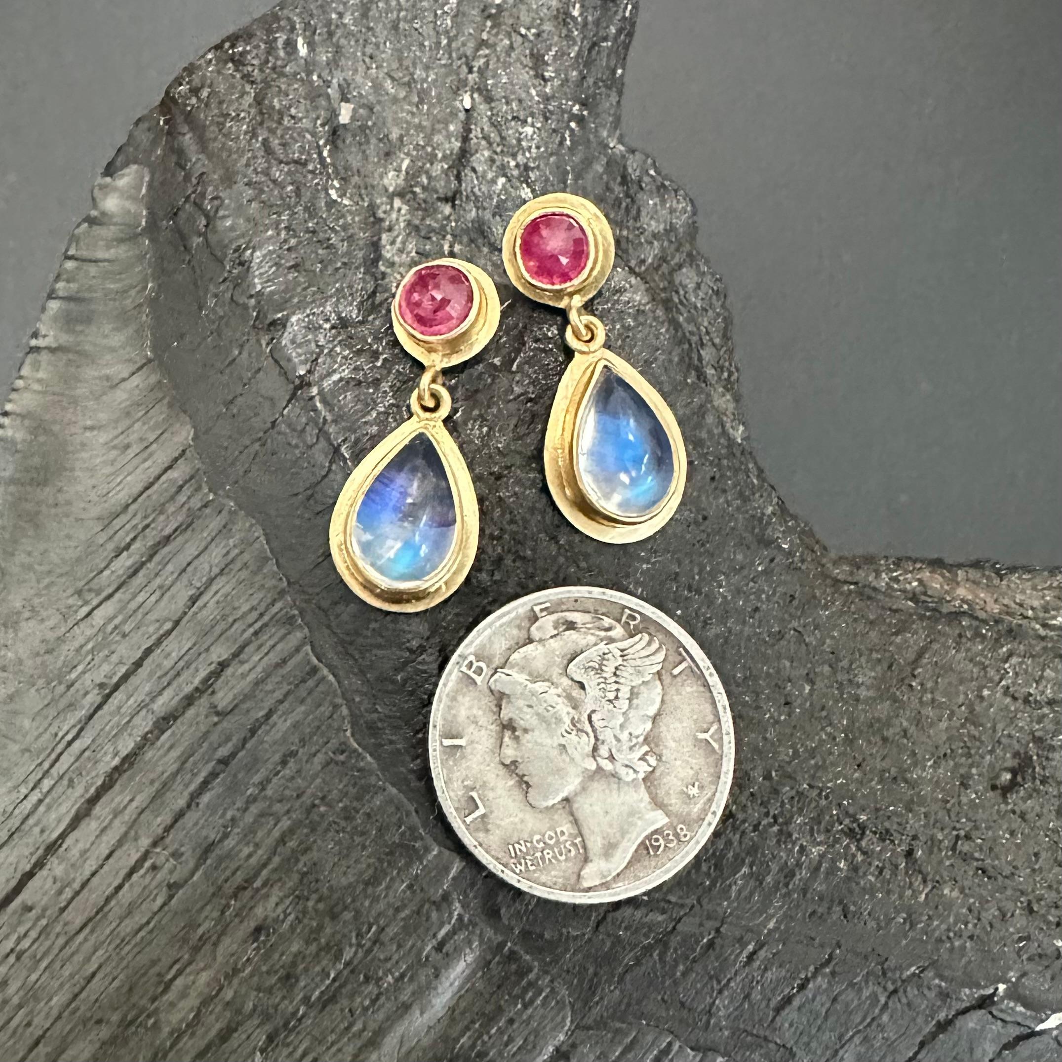 Steven Battelle 4.8 Carats Blue Moonstone Ruby 18K Gold Post Earring For Sale 4