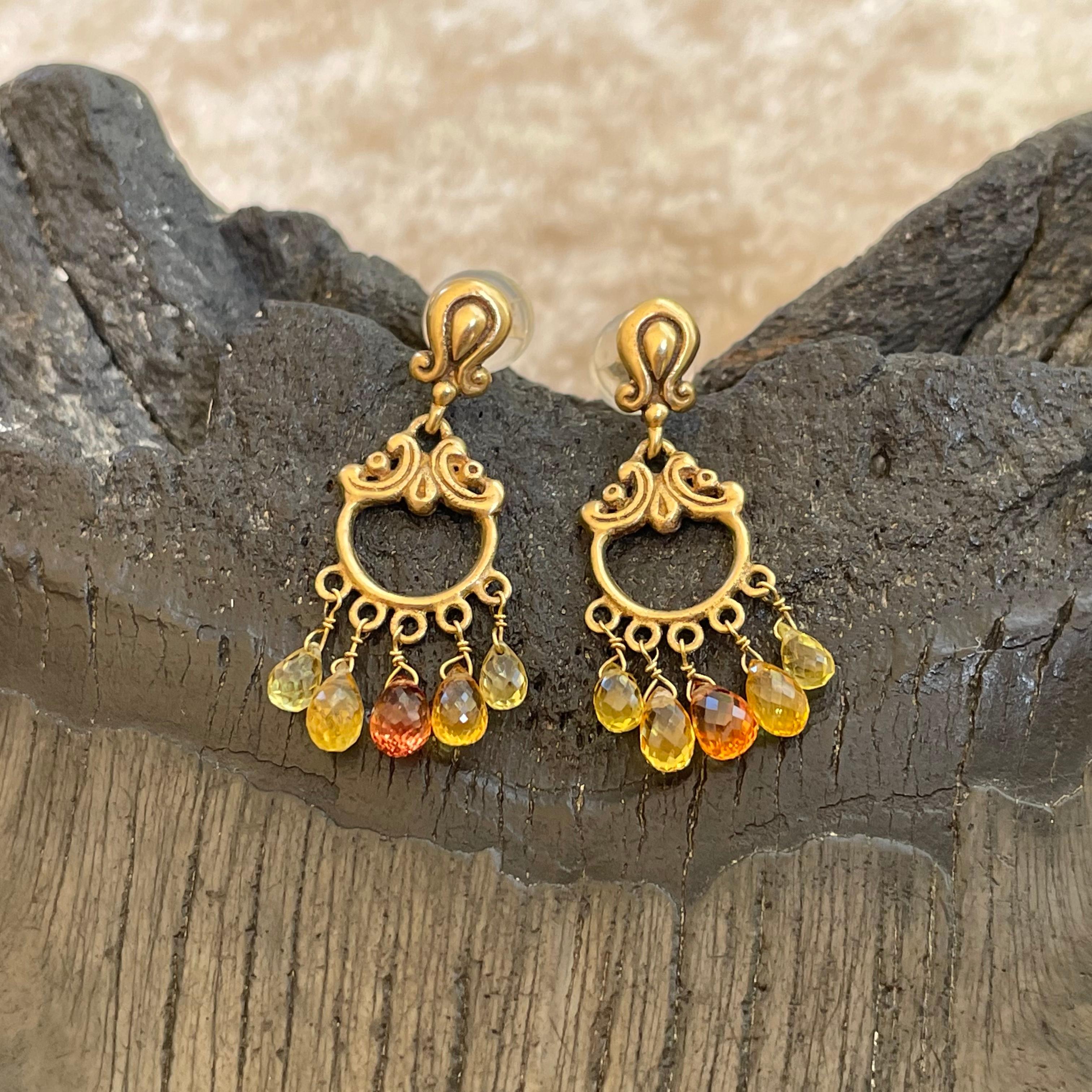 Steven Battelle Pendientes de oro de 18 quilates con gotas de zafiro multicolor de 4,8 quilates Contemporáneo en venta