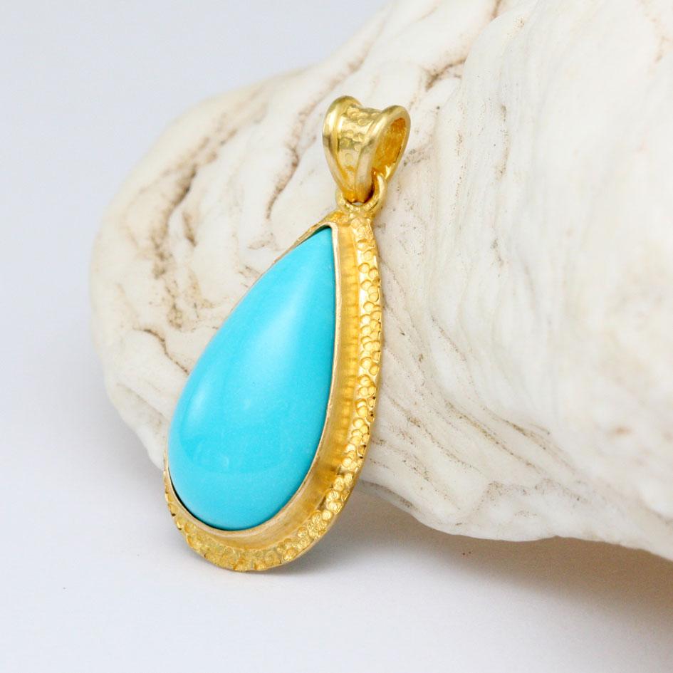 Contemporary Steven Battelle 4.8 Carats Sleeping Beauty Turquoise 18k Gold Pendant For Sale